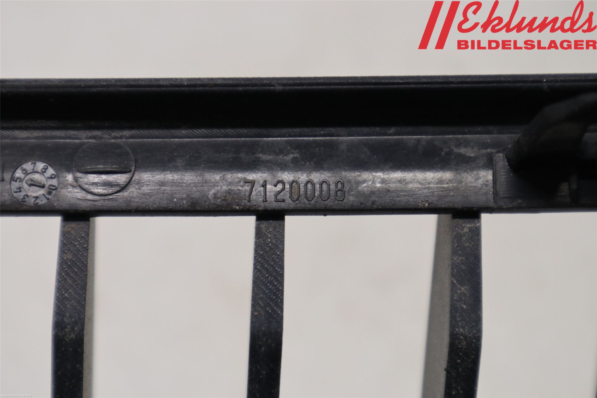 BMW 3 E90/91 SED/TOU 05-12 Grilldel Höger