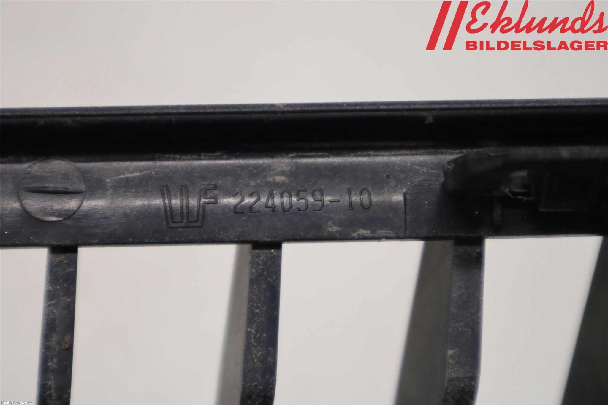 BMW 3 E90/91 SED/TOU 05-12 Grilldel Höger