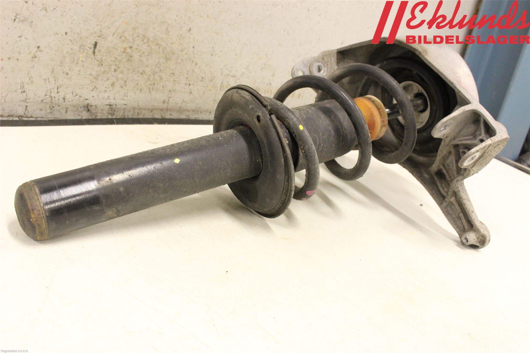 Audi A4 12-15 Fjäderben Fram Vänster