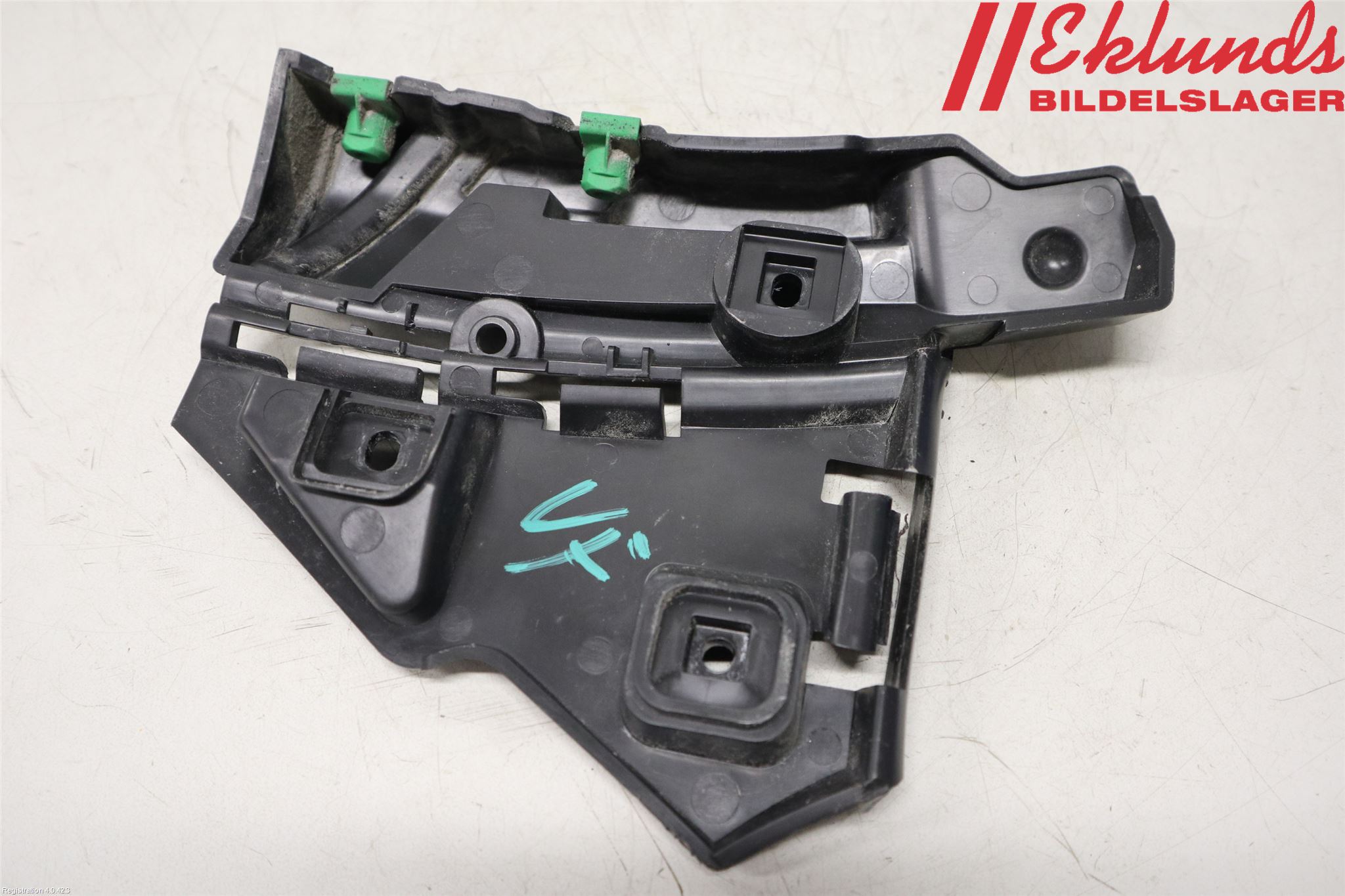 Volvo C30 10-13 Stötfångarfäste Fram Vä