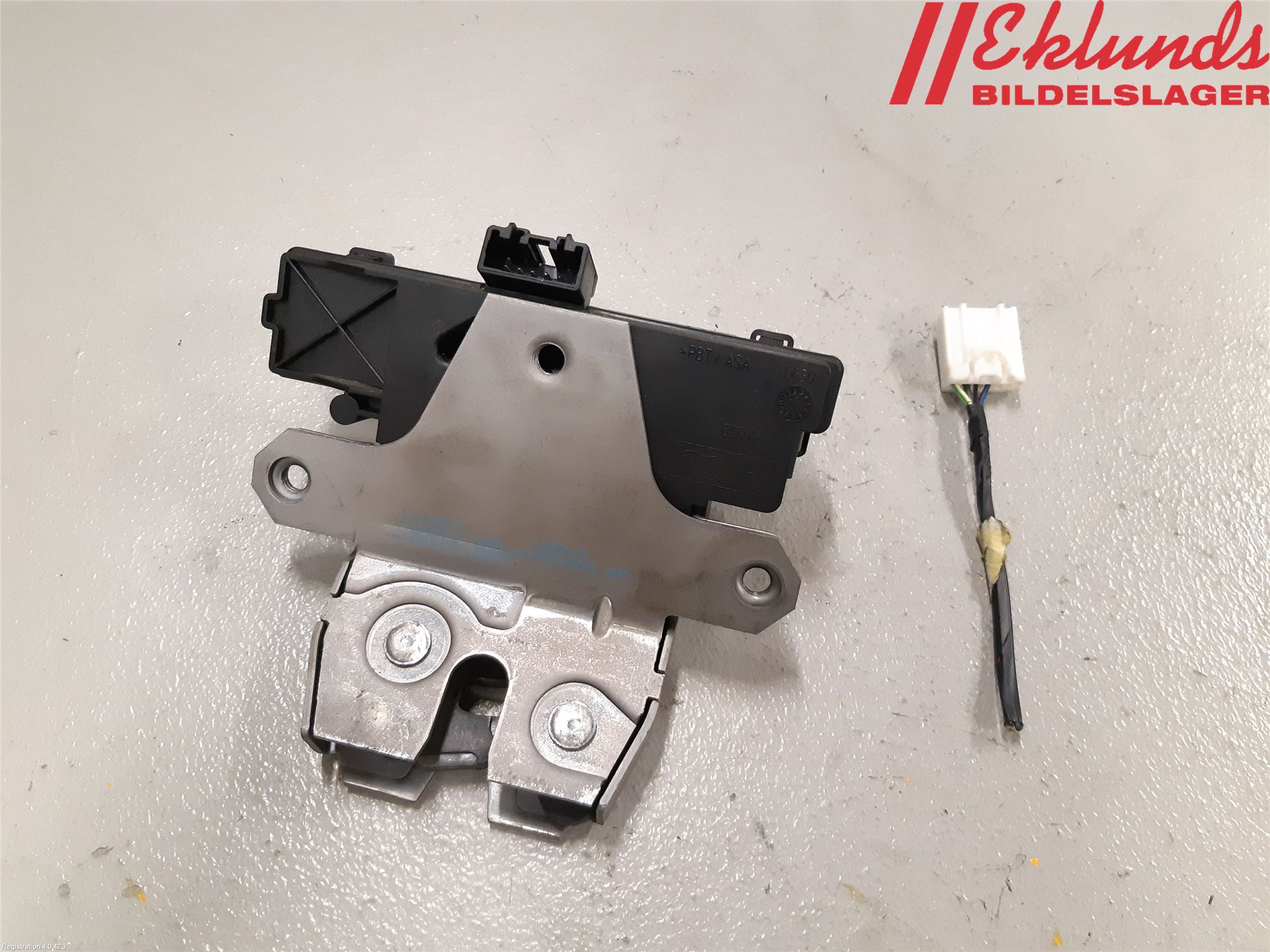 Ford FOCUS C-MAX I 07-10 Låskista Baklucka