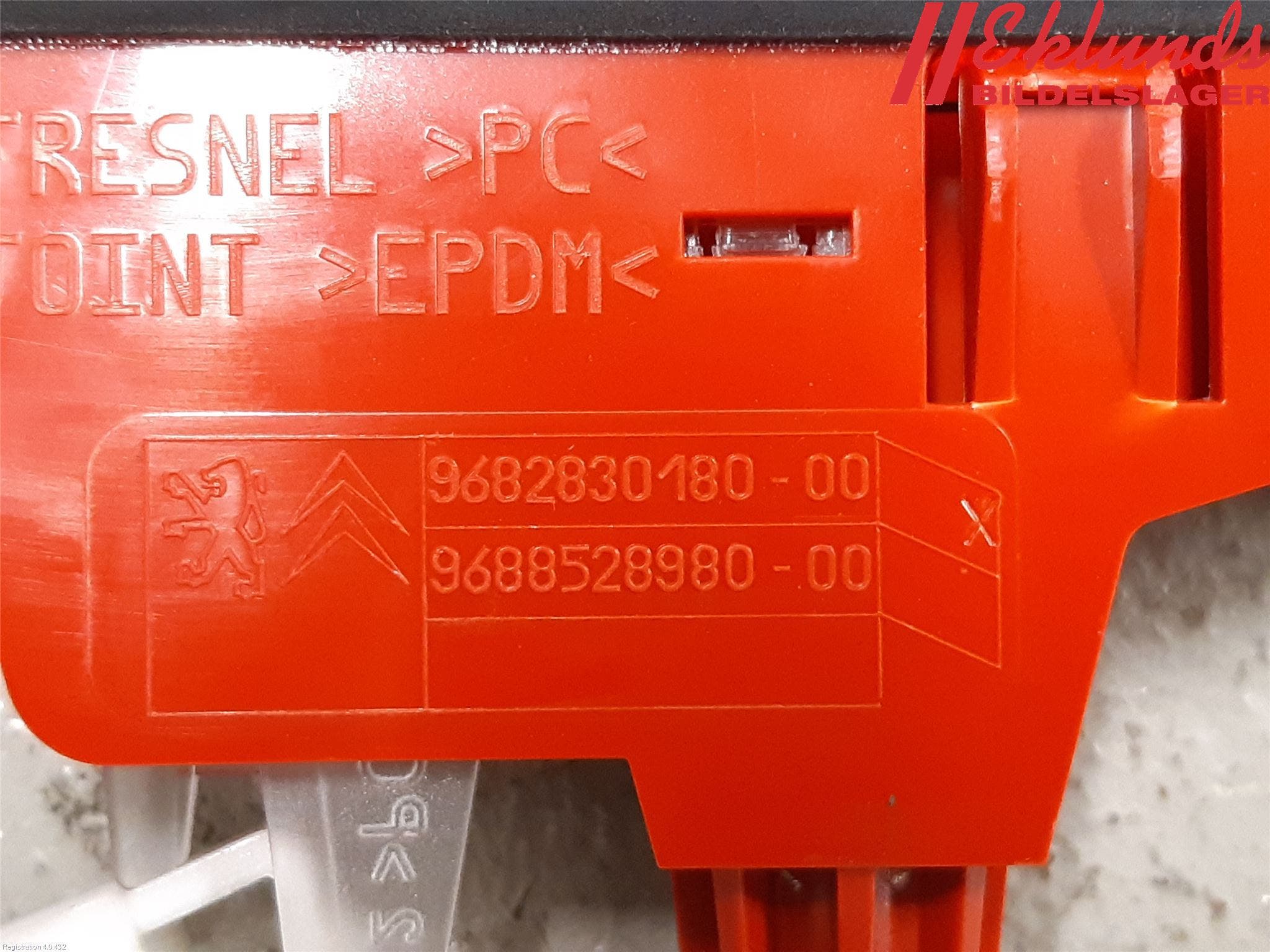 Peugeot PARTNER 16-18 Bromsljus Bakruta