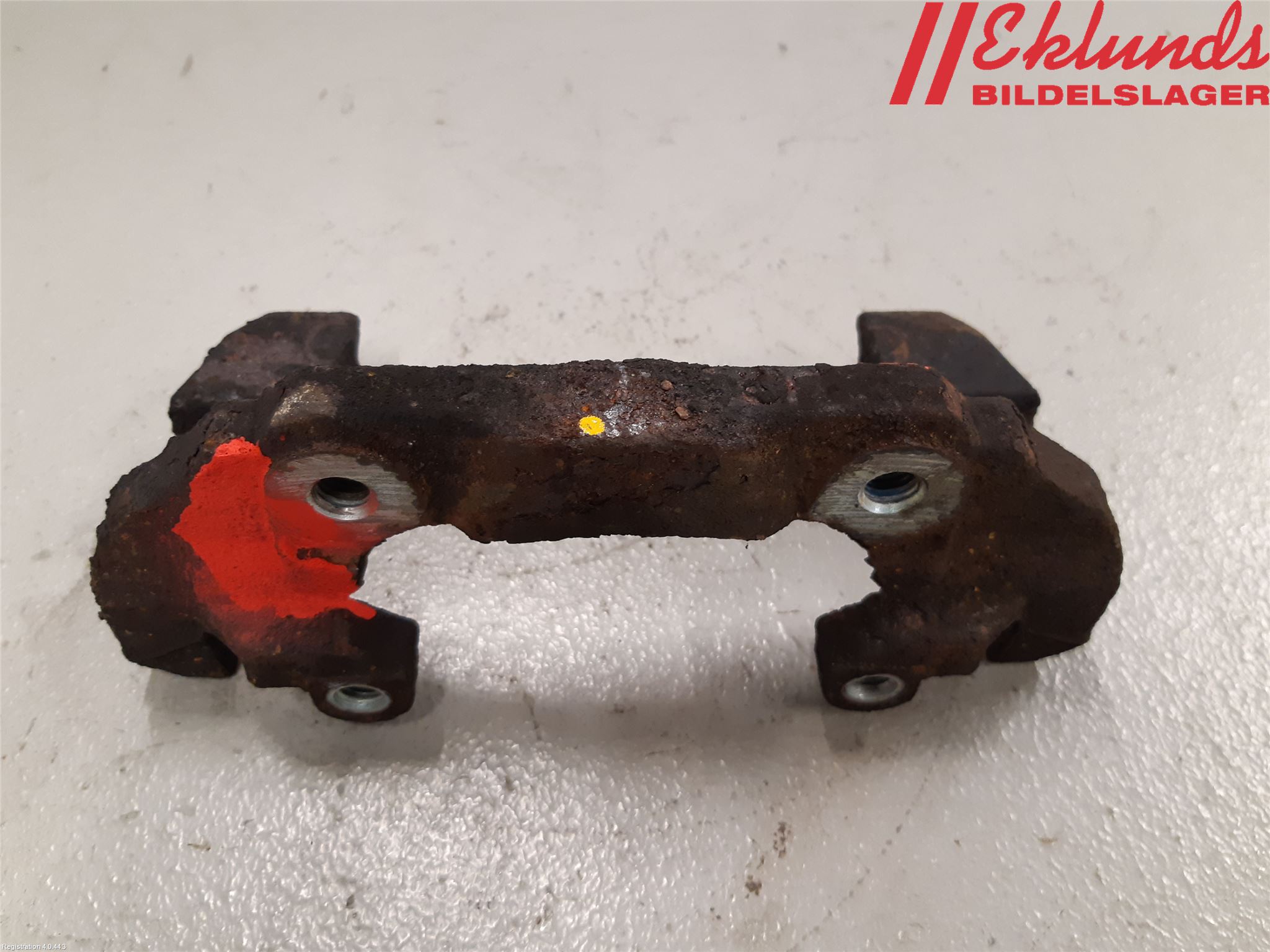 Ford FIESTA     02-05 Bromsokshållare