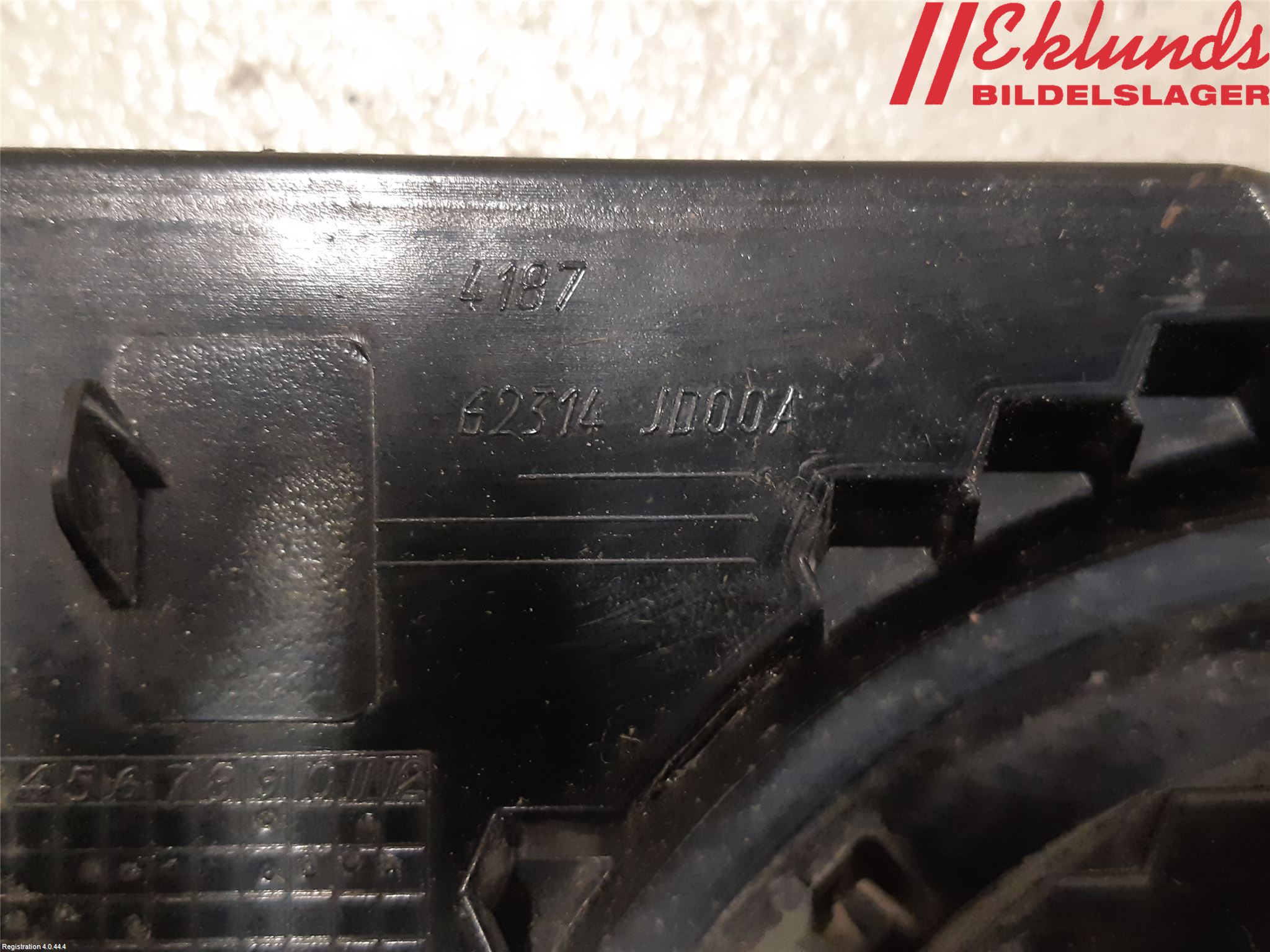 Nissan QASHQAI   07-10 Grilldel Mitt
