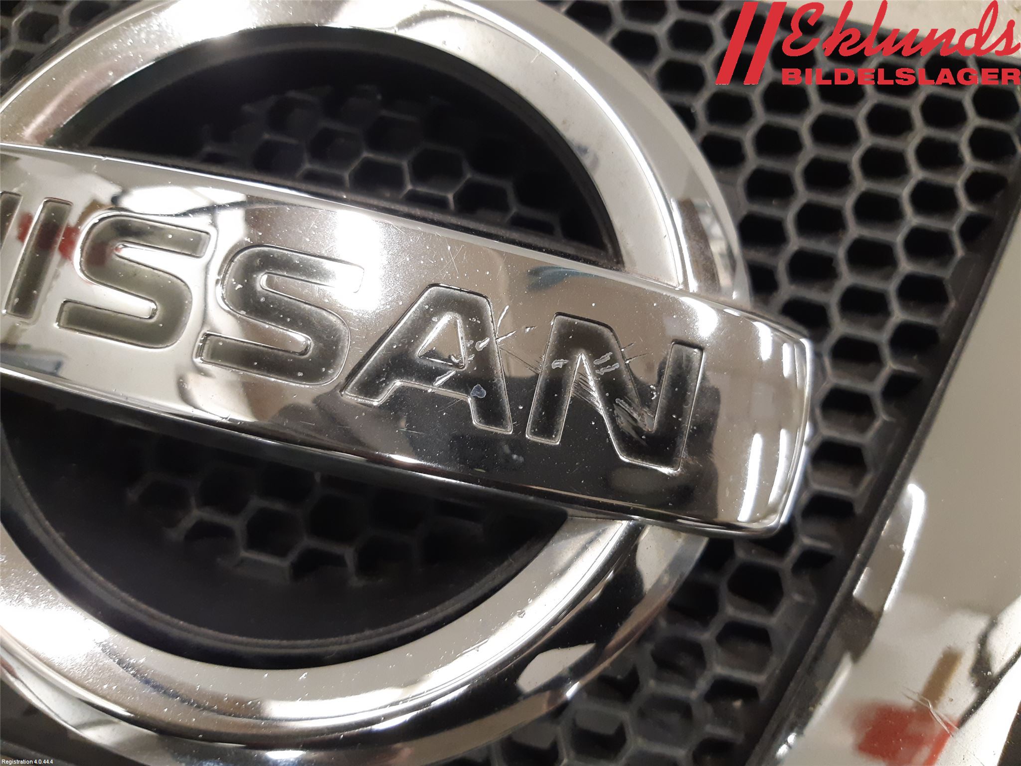 Nissan QASHQAI   07-10 Grilldel Mitt