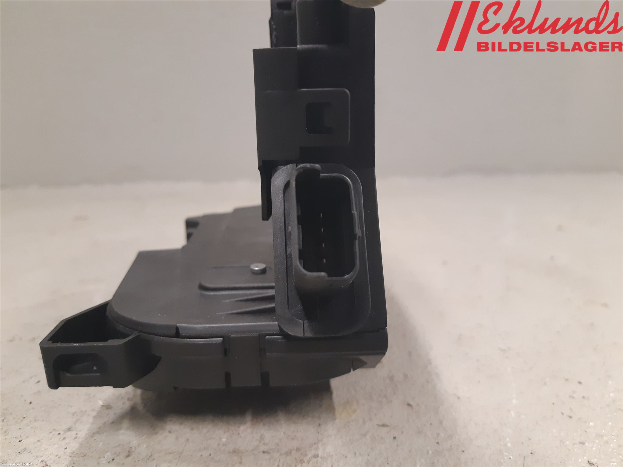 Renault CLIO IV 12-16 Låskista-Dörrlås