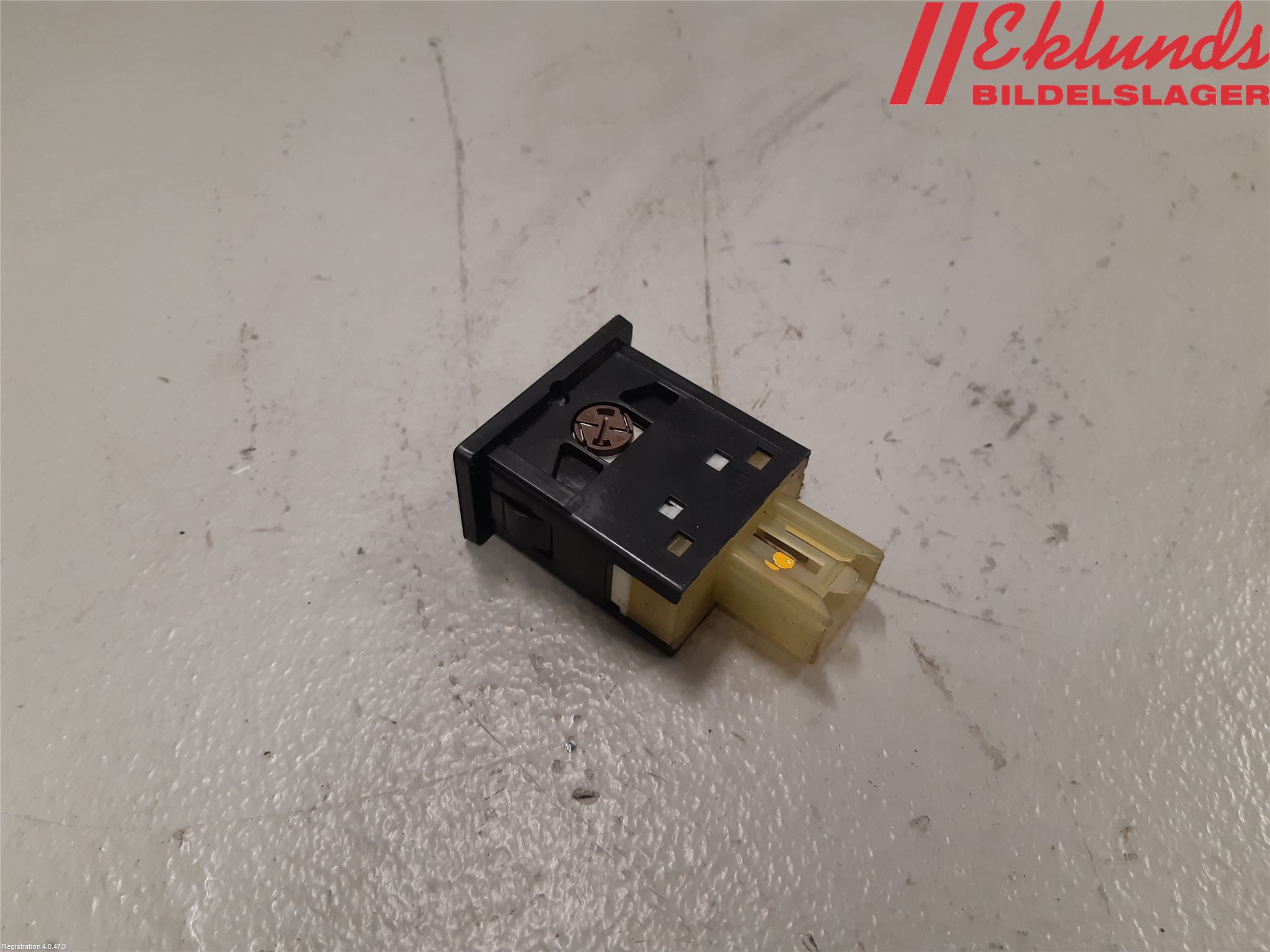 Toyota HI-ACE 06-12 Strömställare Stolvärme