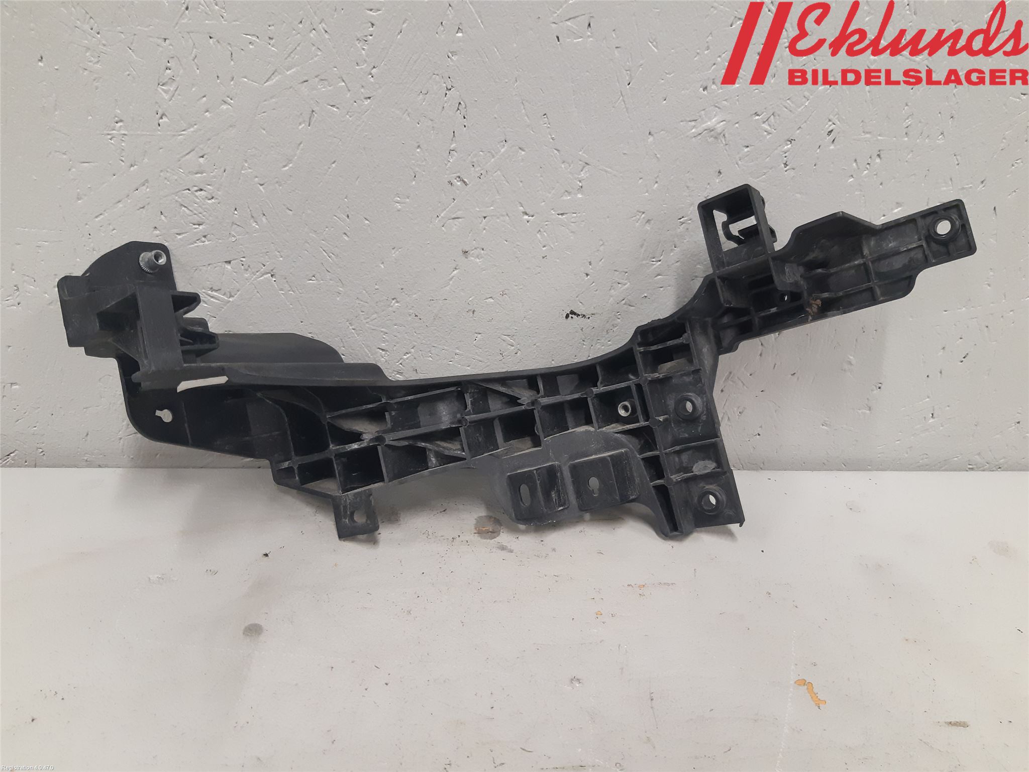 Hyundai i30 GD 13-17 Strålkast Fästsarg