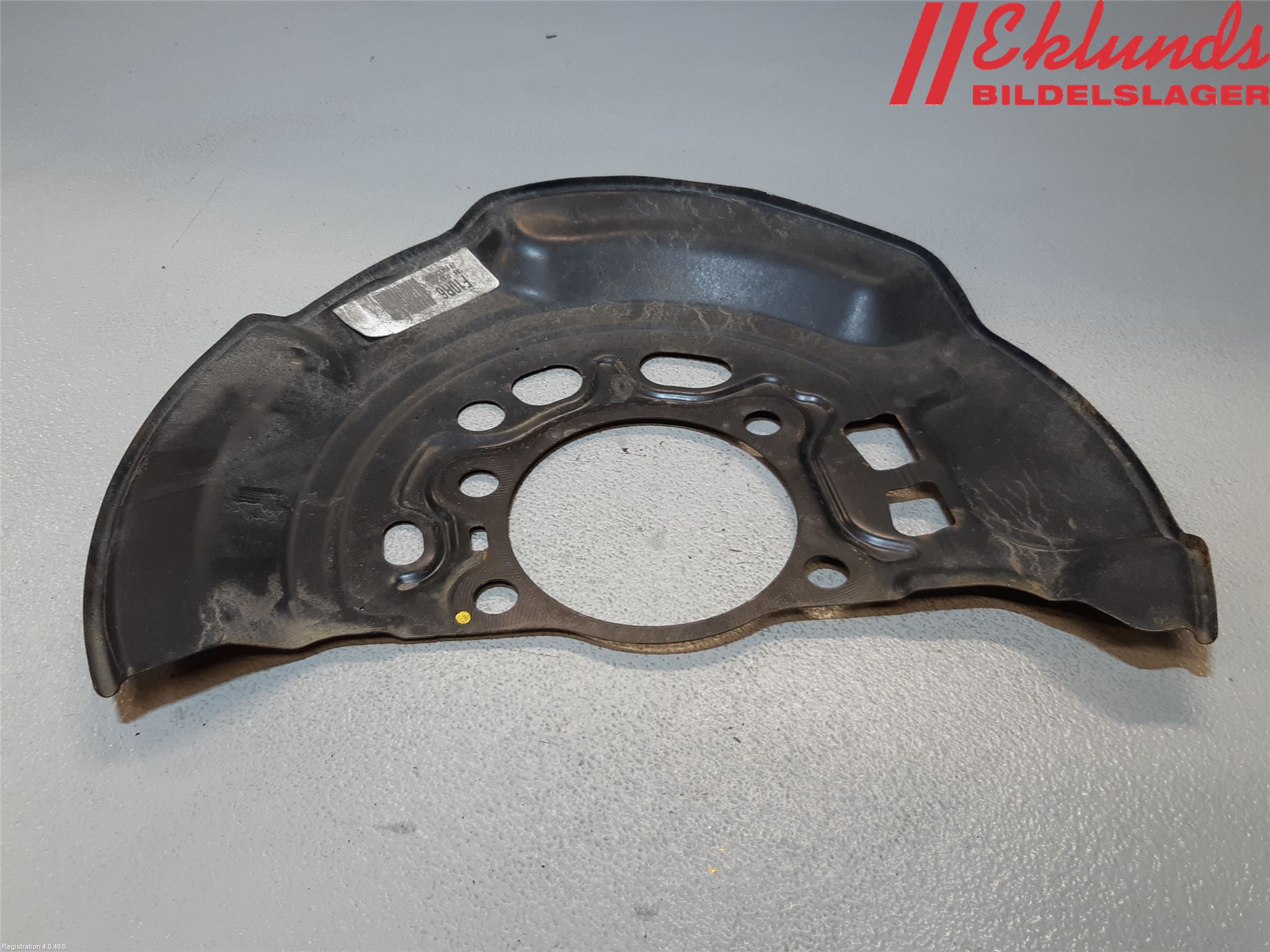 Toyota AURIS 13-19 Bromssköld Fram