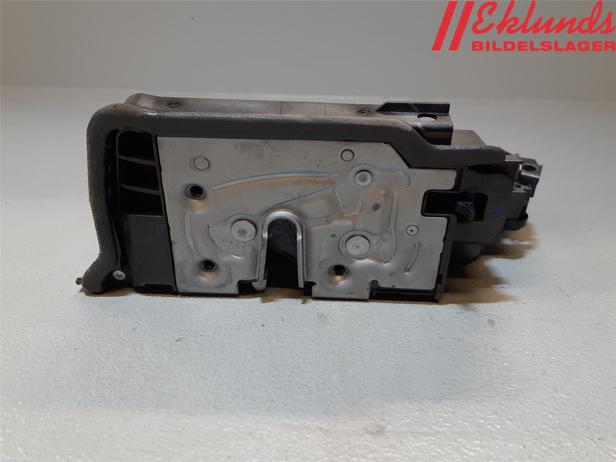 BMW 2 F45 Active Tourer 14-21 Låskista-Dörrlås