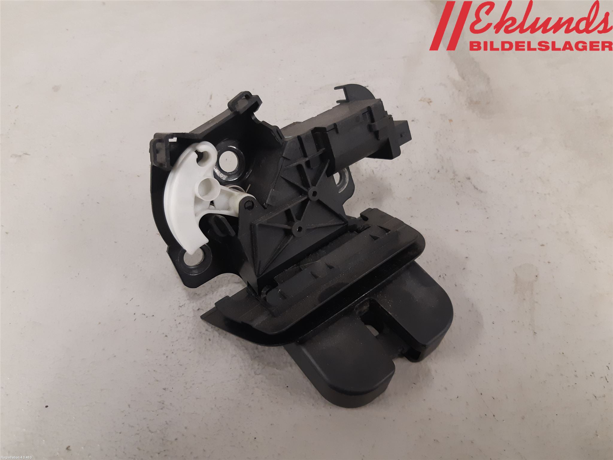 Audi A4/S4 05-07 Låskista Baklucka