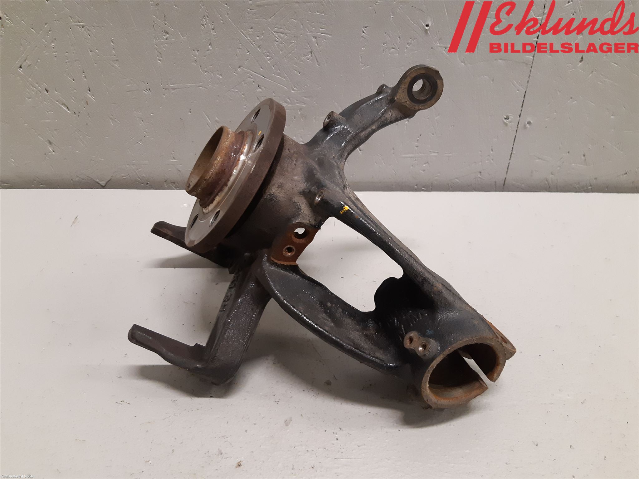 Volkswagen VW POLO VI 18->> Styrspindel Lagerhus Hö