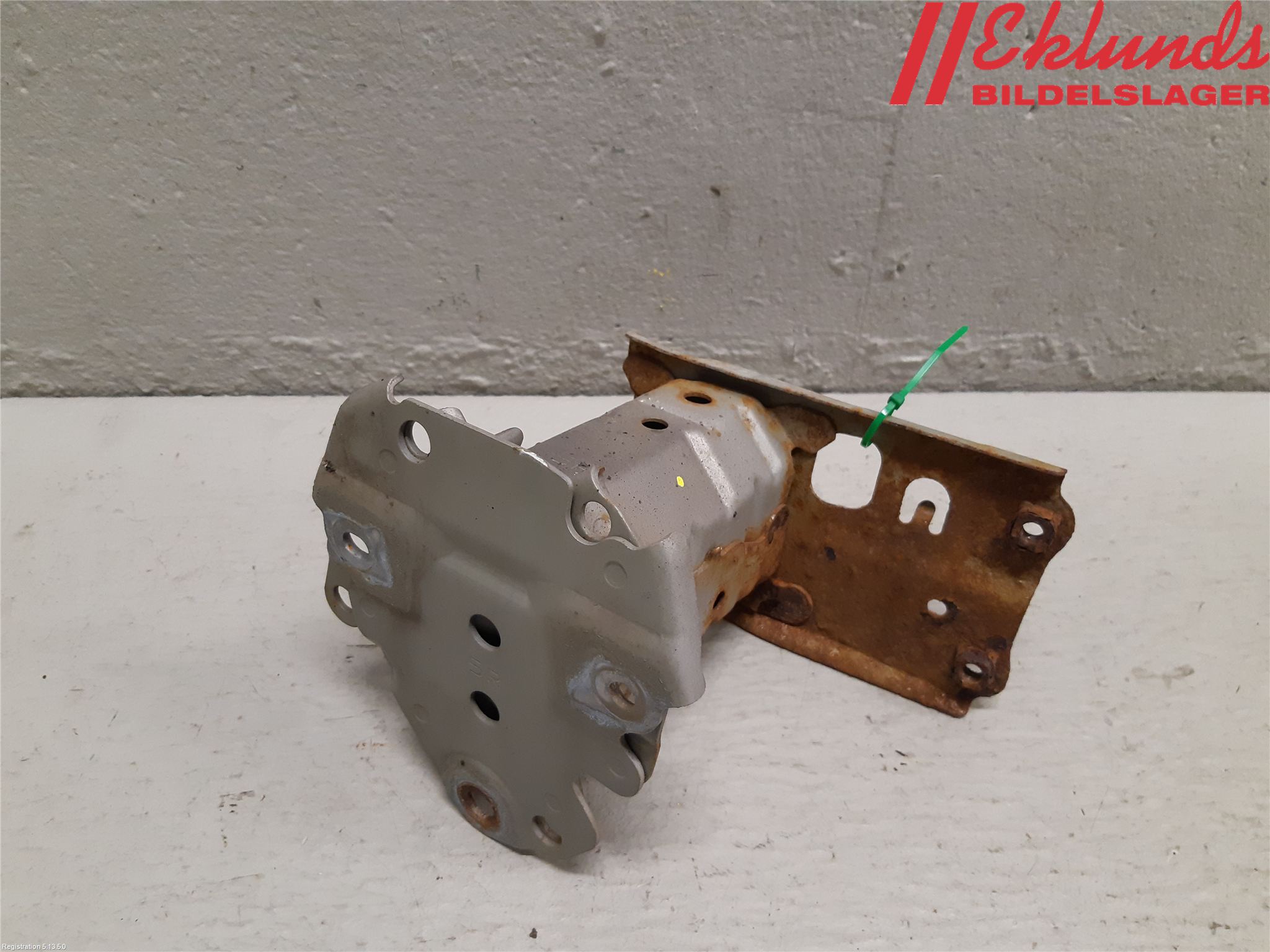 Toyota AURIS 13-19 Stötfångarbärjärn Bak
