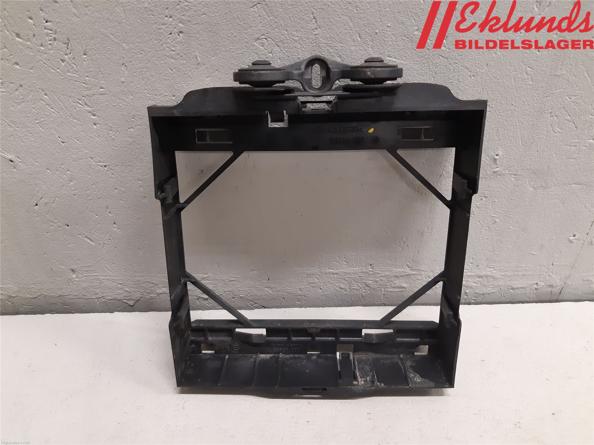 BMW 5 F10/F11/F18 09-17 Kylarfäste-Ram-Balk