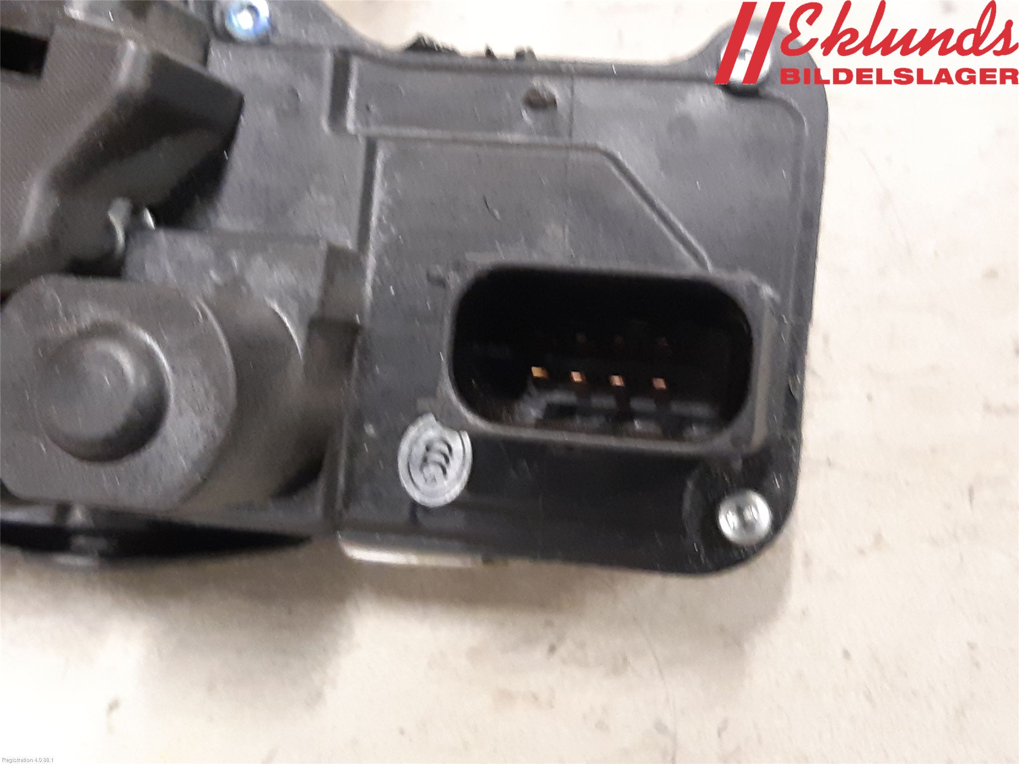 Tesla MODEL S 13- Låskista-Dörrlås