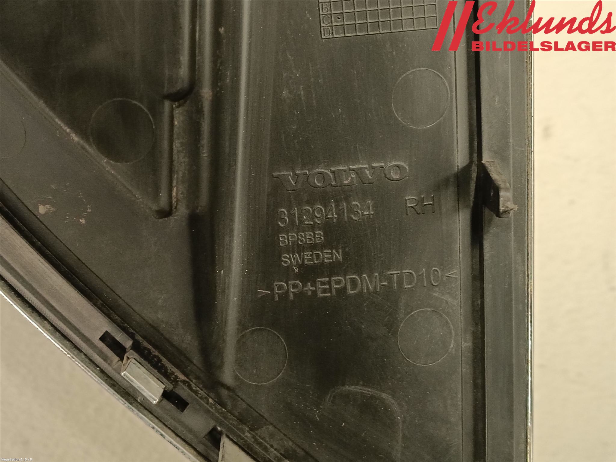 Volvo V60 11-13 Stöt Utfyllnad-List-Grill