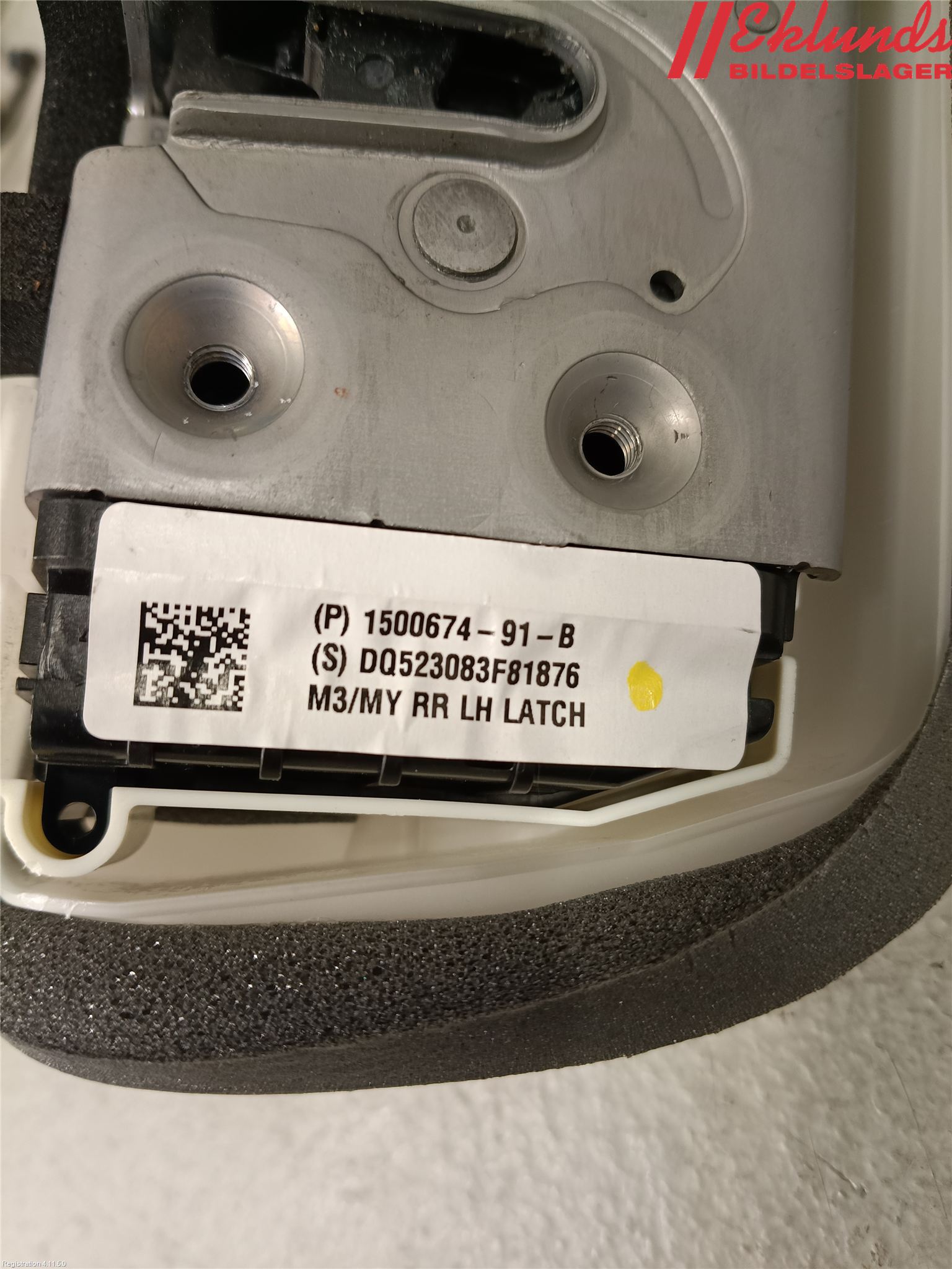 Tesla MODEL Y 21- Låskista-Dörrlås