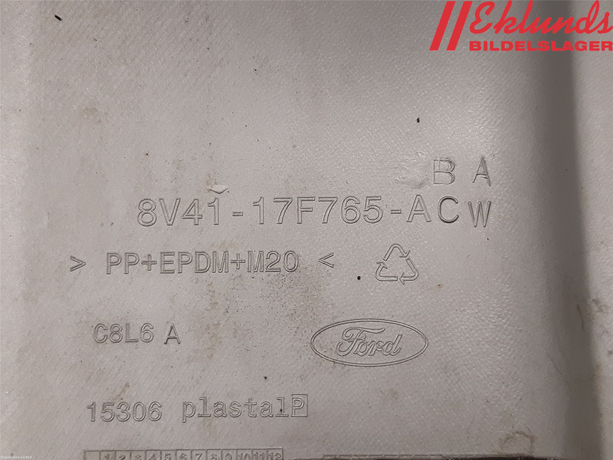 Ford KUGA 08-12 Stötfångardel Bak Mitt