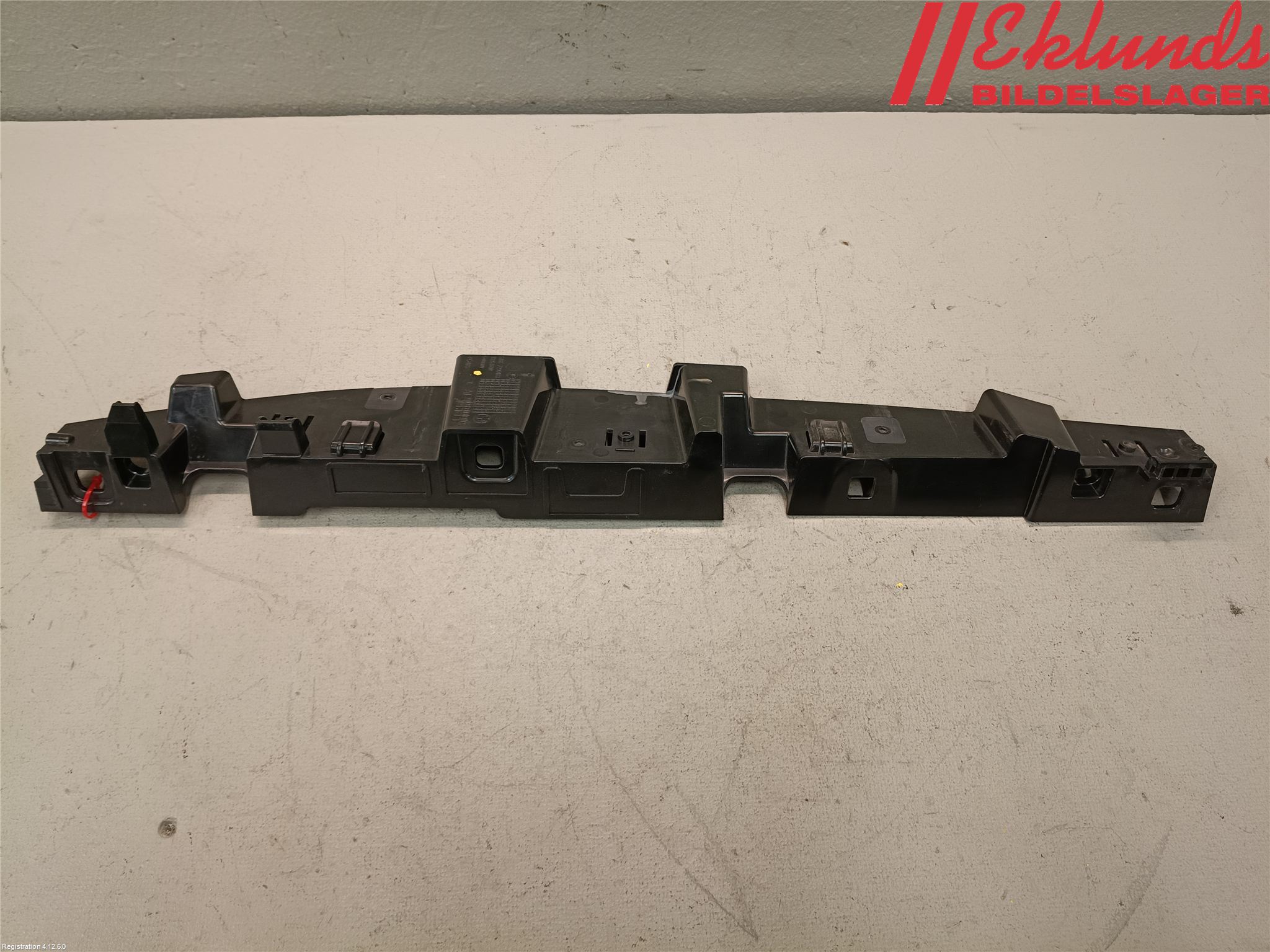 BMW i3 I01 13-22 Skärmfäste Fram Vä