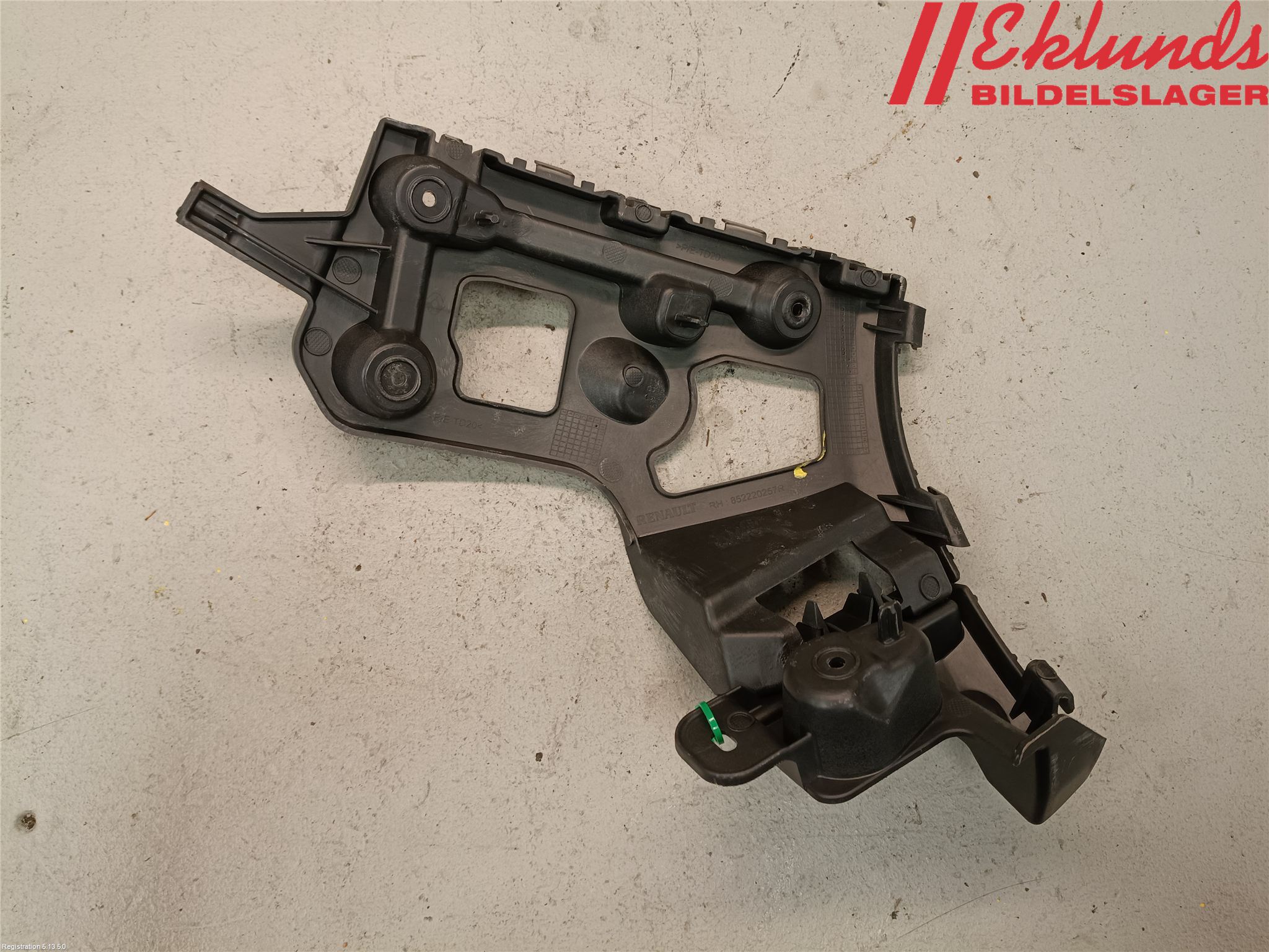 Renault CAPTUR 13-19 Stötfångarfäste Bak Hö