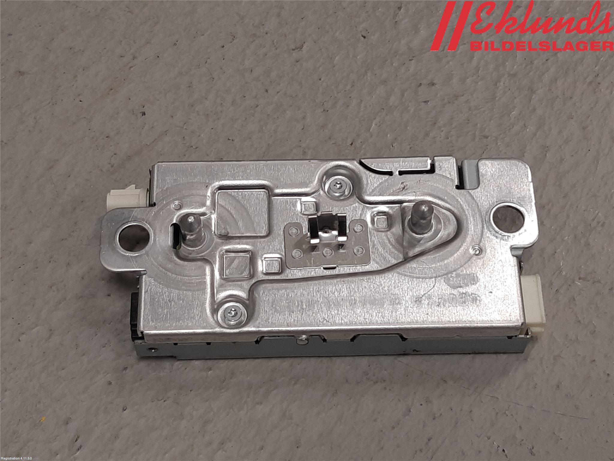 Tesla MODEL Y 21- Antenn