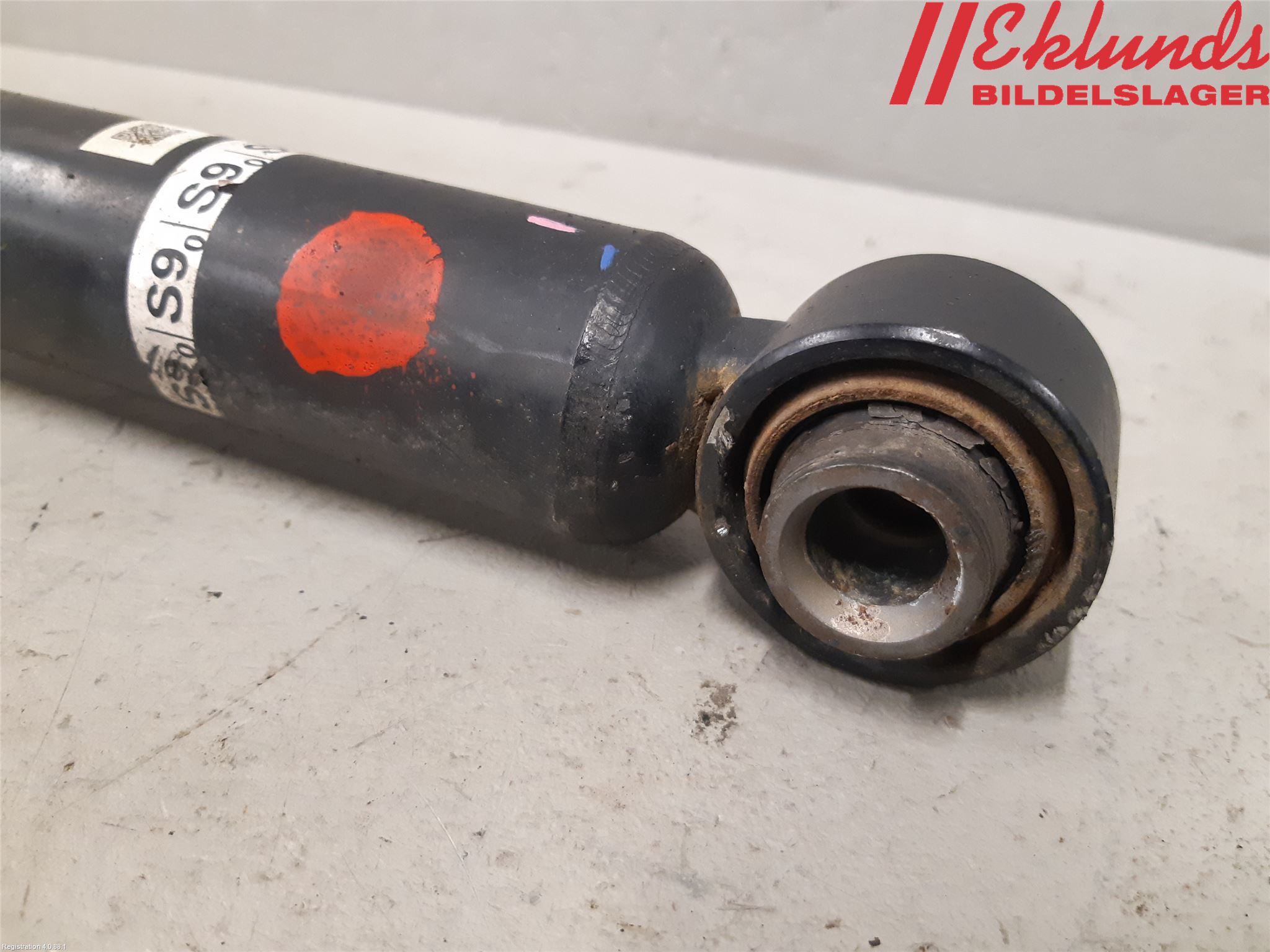 Toyota COROLLA 19- Stötdämpare Bak