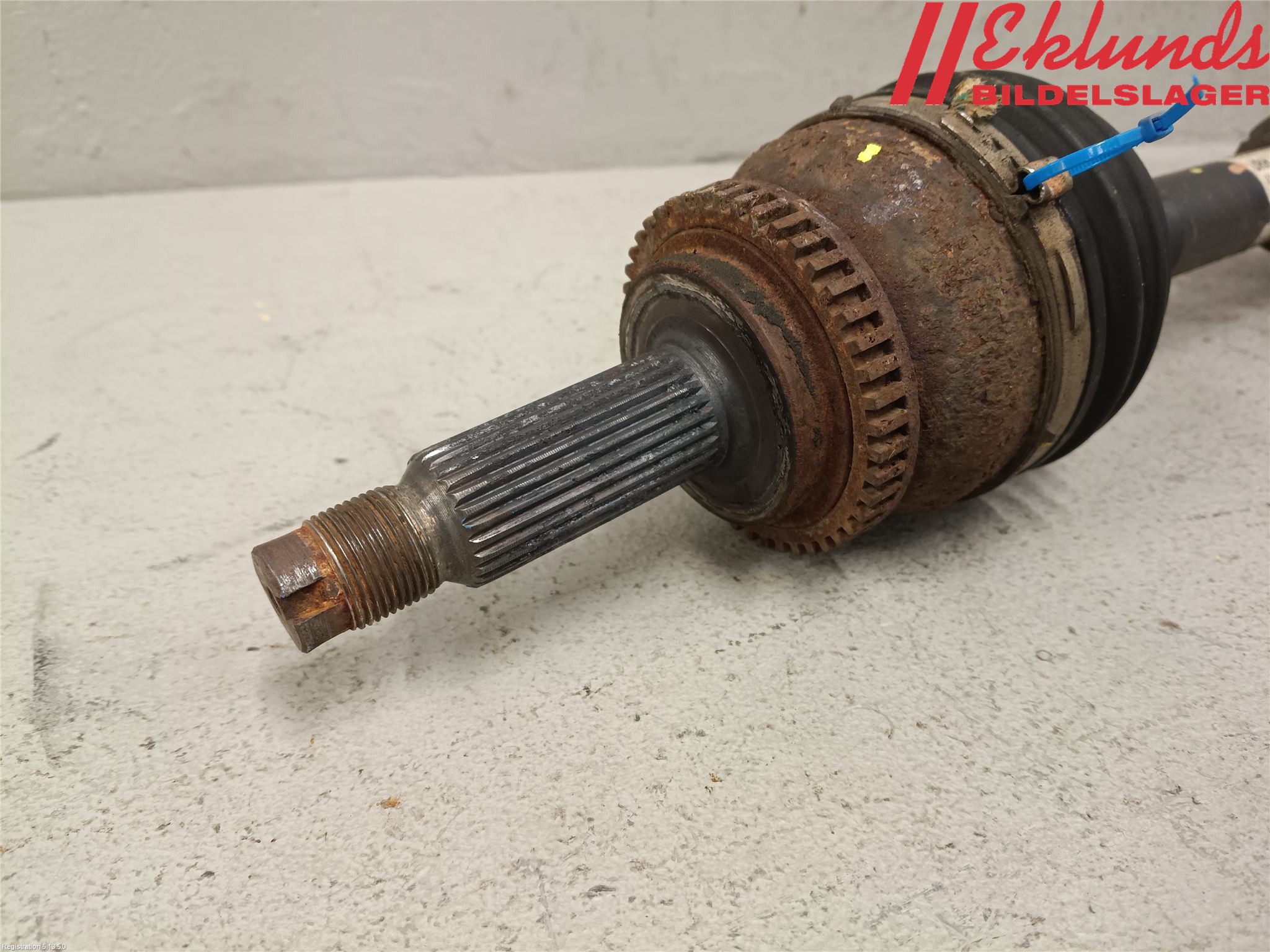 Kia CEED 06-12 Drivaxel Fram Höger