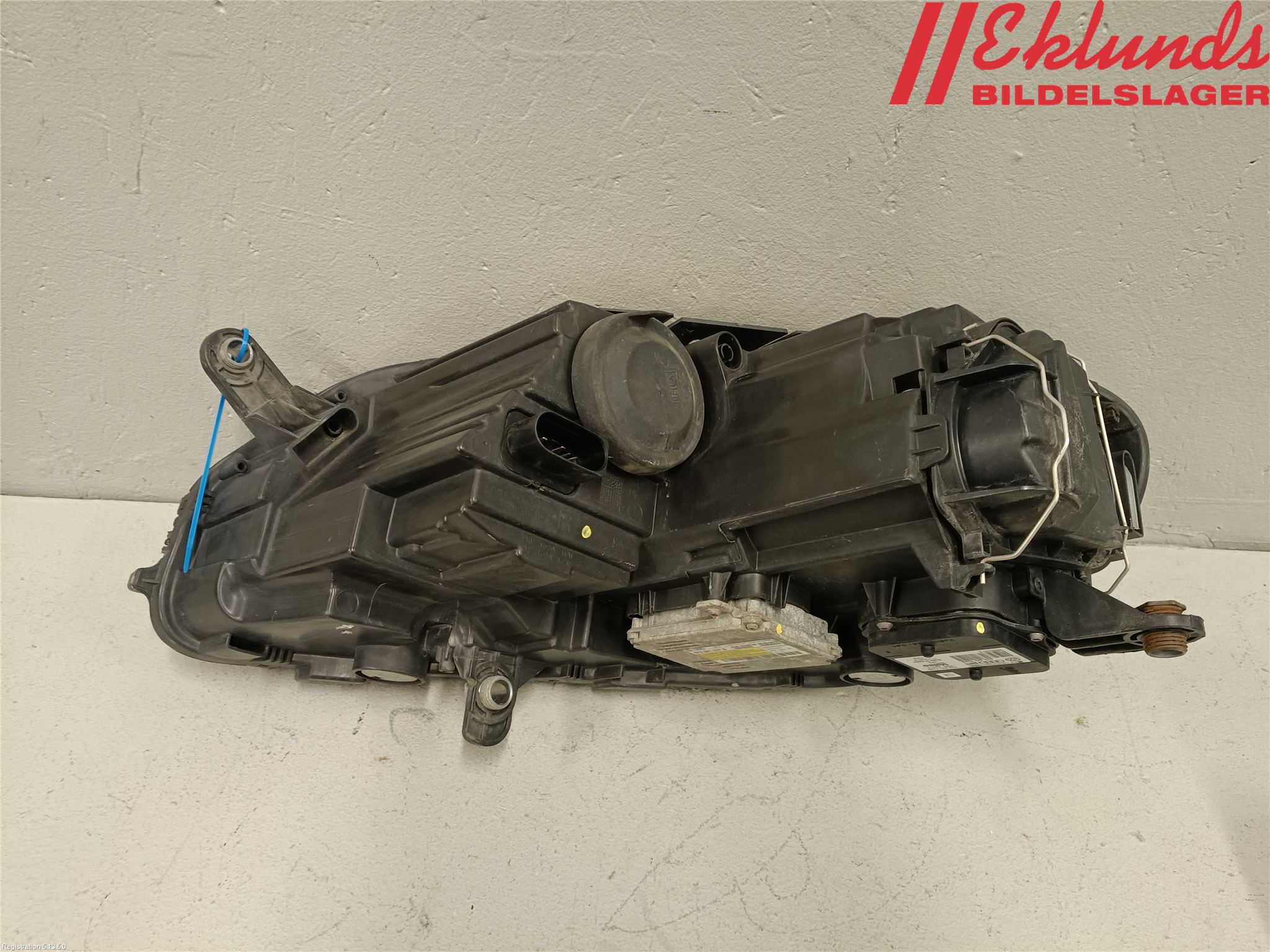 Volkswagen VW PASSAT 11-14 Strålkastare Höger