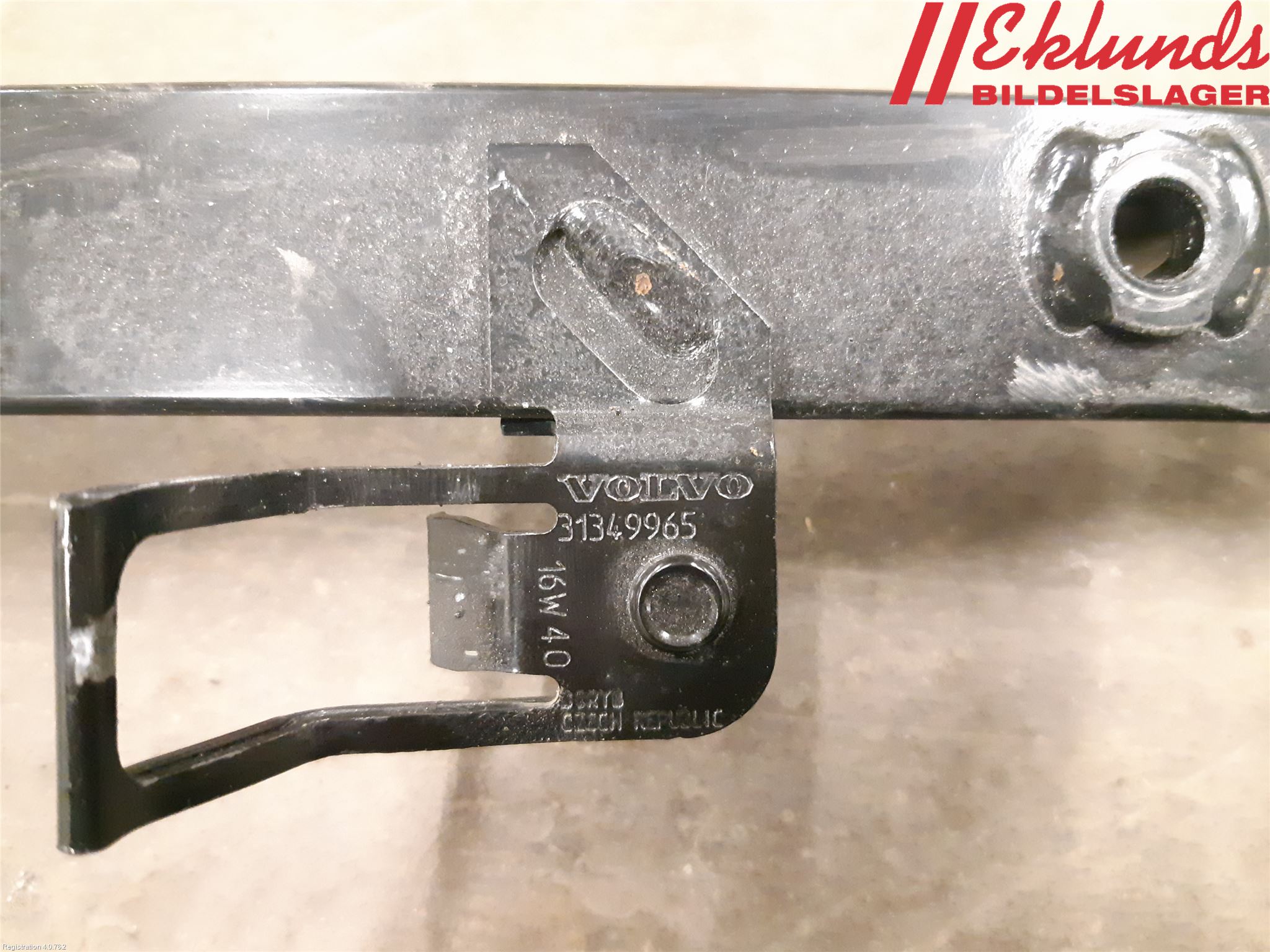 Volvo V40 12-19 Fjäderbensstag