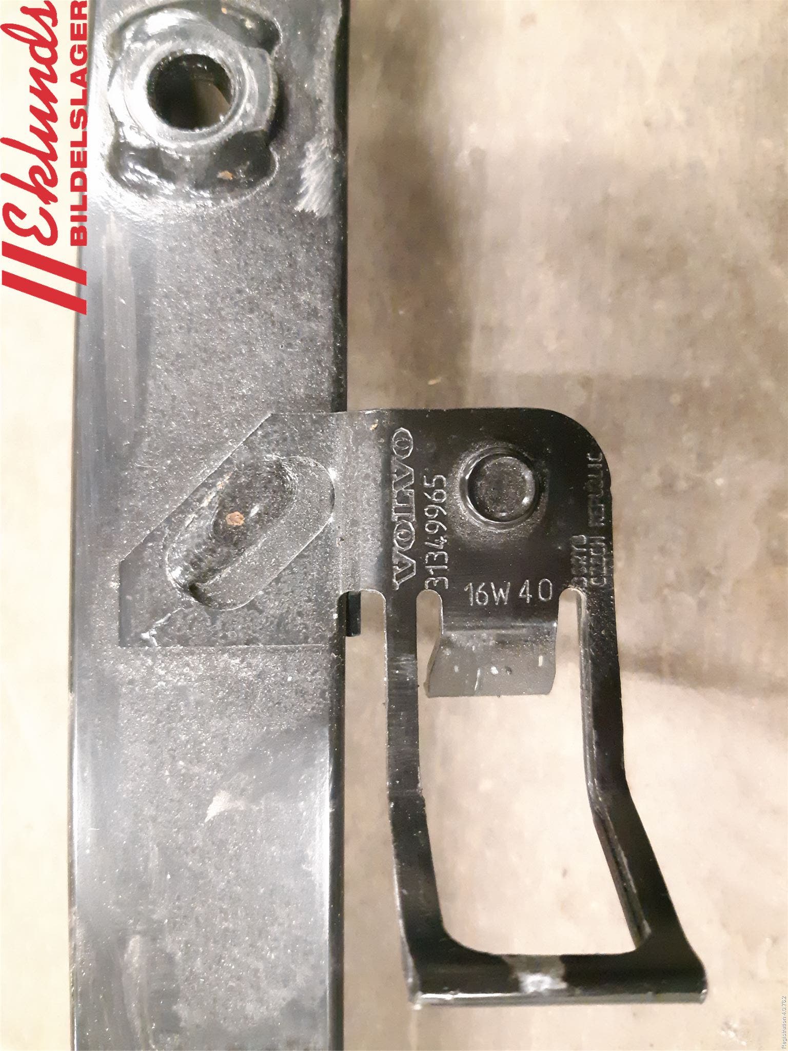 Volvo V40 12-19 Fjäderbensstag