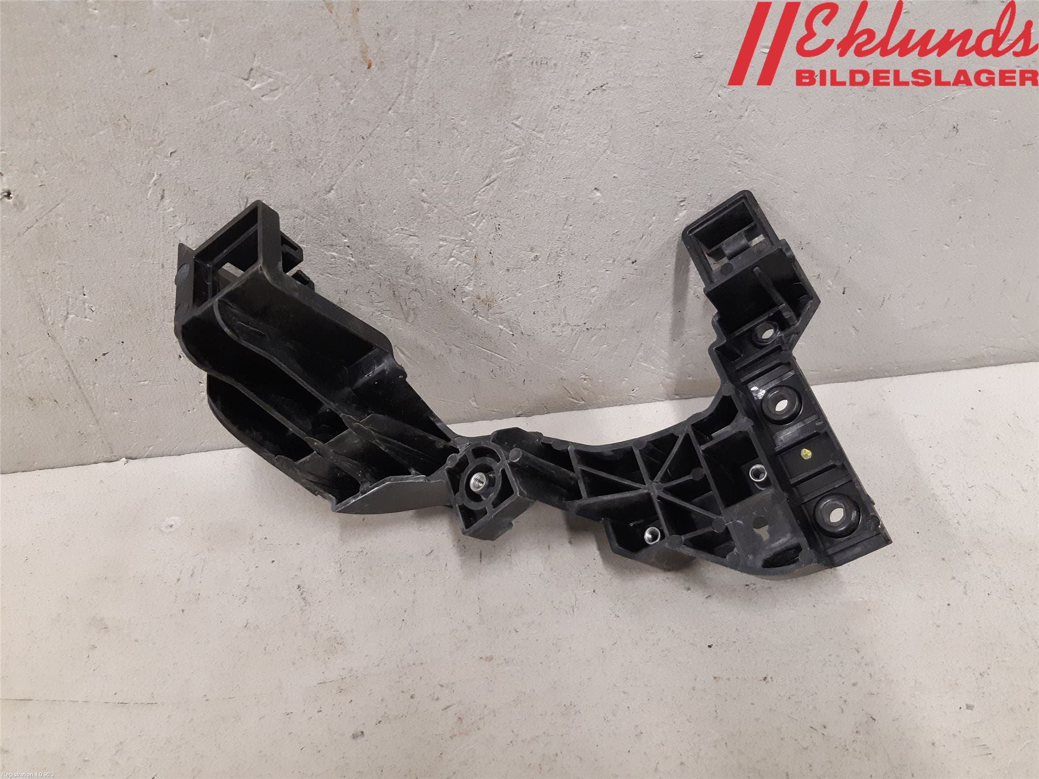 Kia CEED 12-18 Strålkast Fästsarg