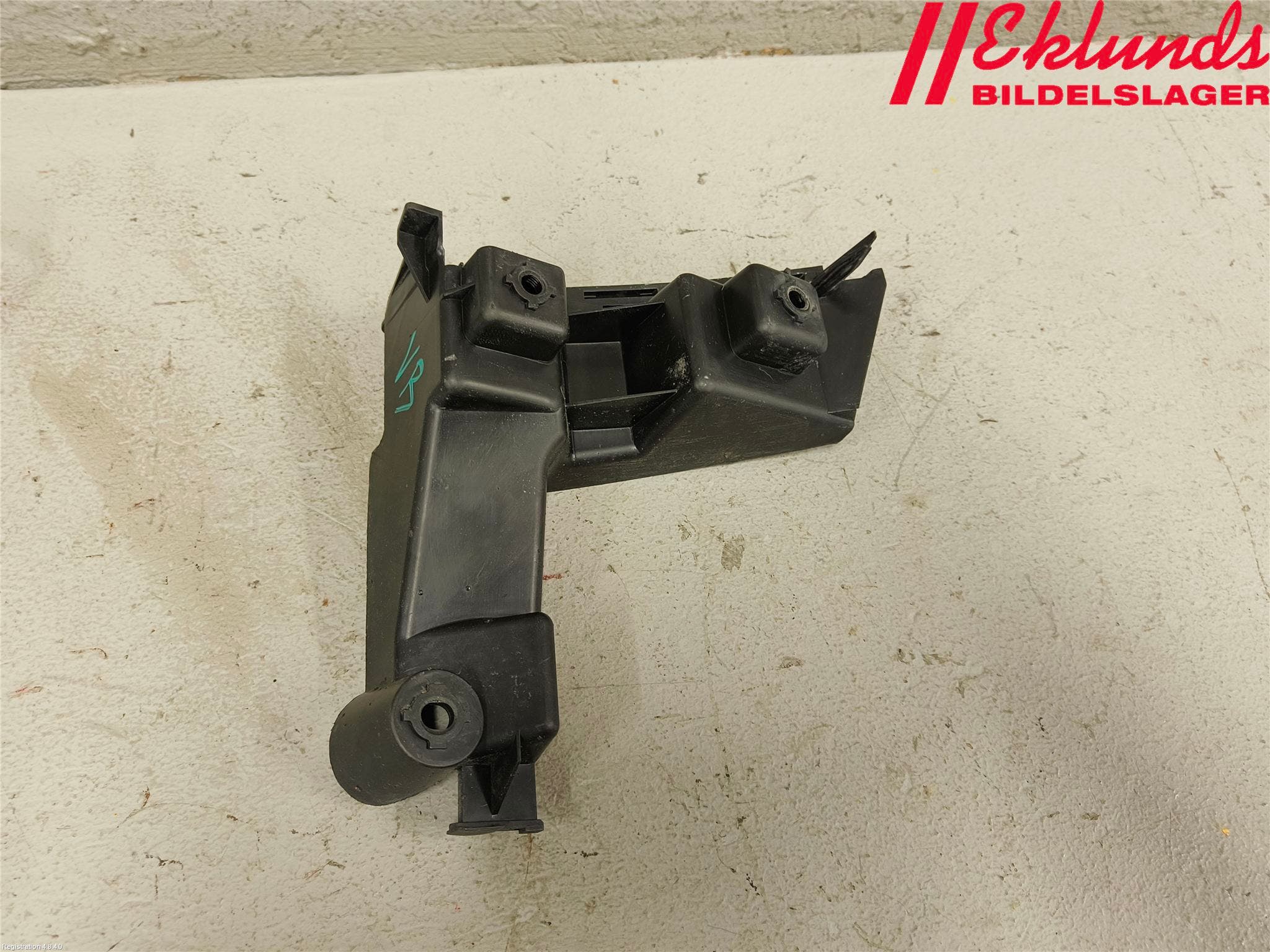 Volvo V70 14-16 Stötfångarfäste Bak Vä