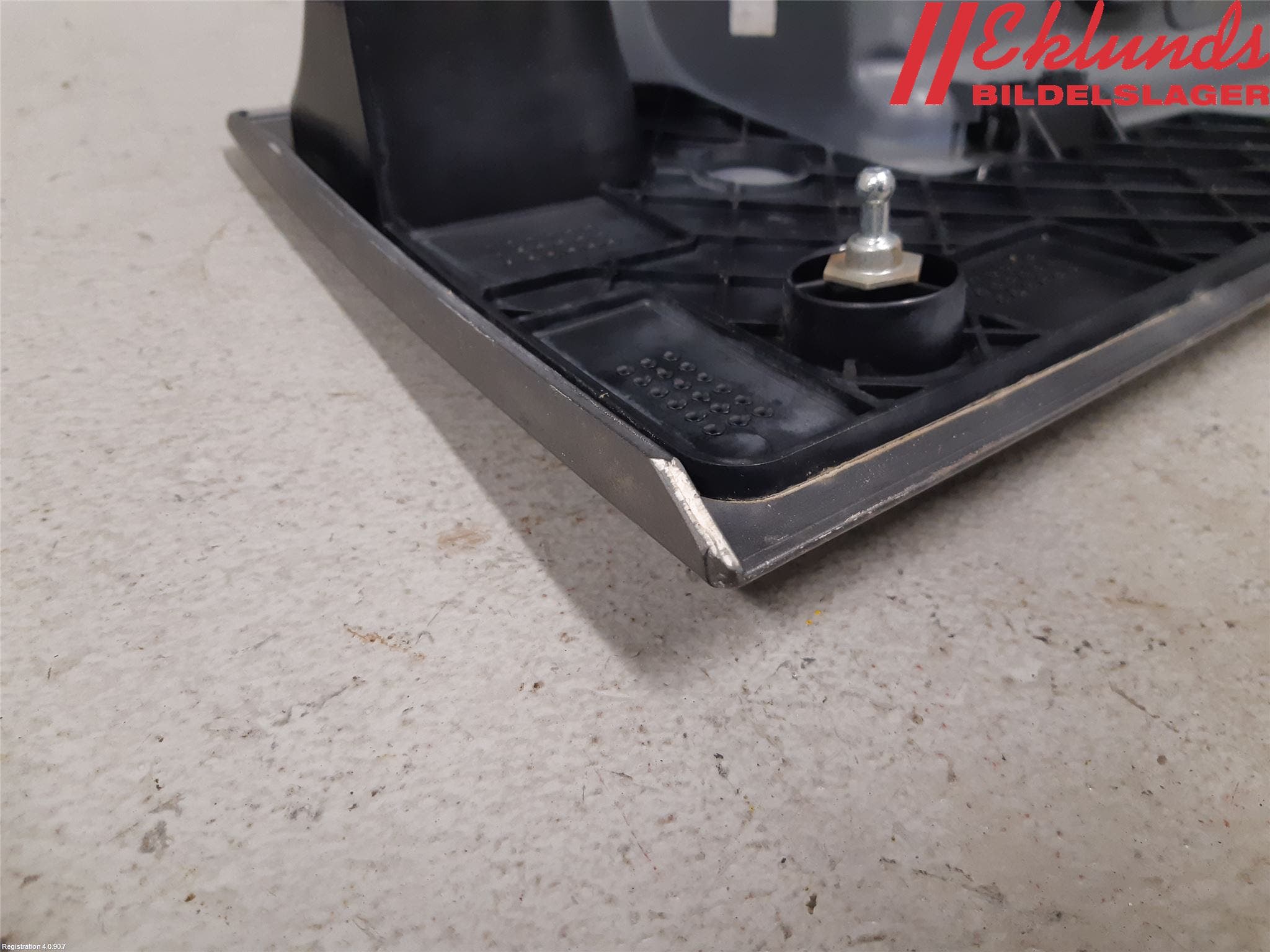 Opel VIVARO 15-19 Bakljussarg