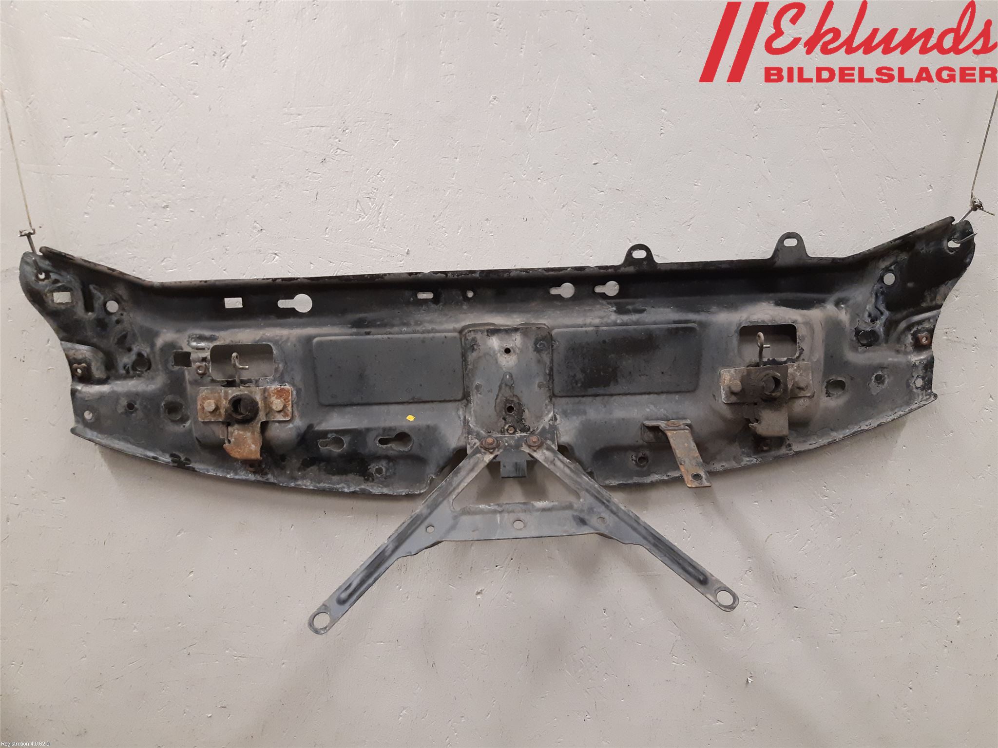 Saab 9-3 VER2/VER3 08-15 Front Huvlåsplåt-Balk