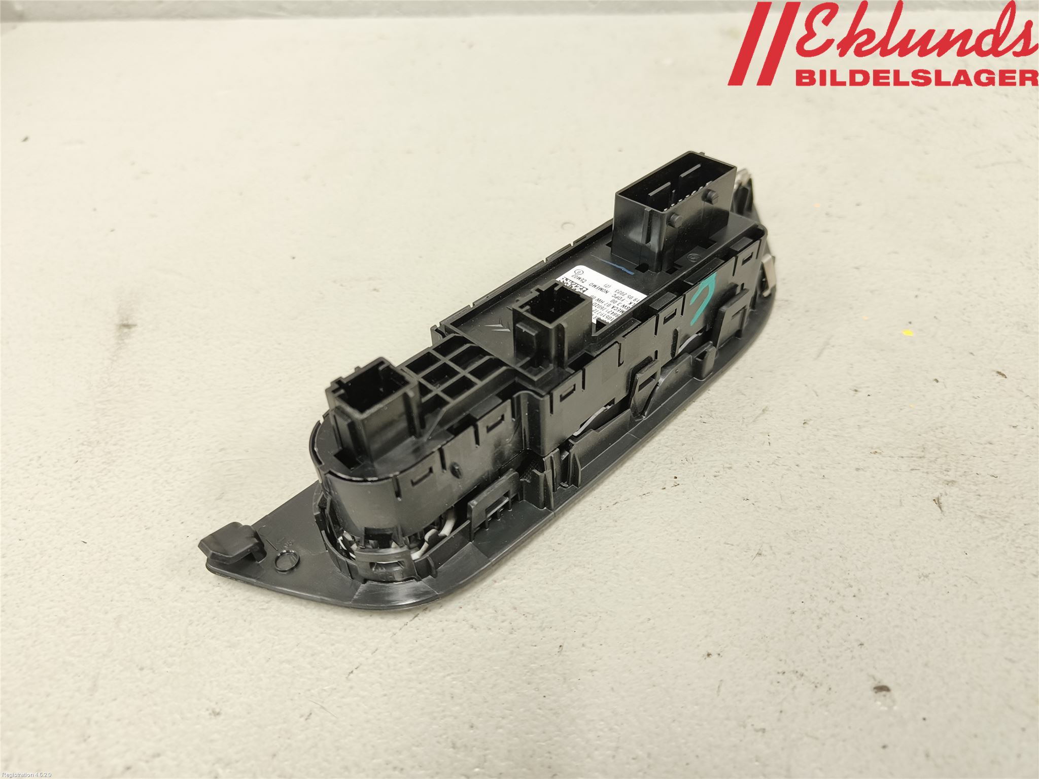 Peugeot 2008/E-2008 20- Strömställare Elhiss