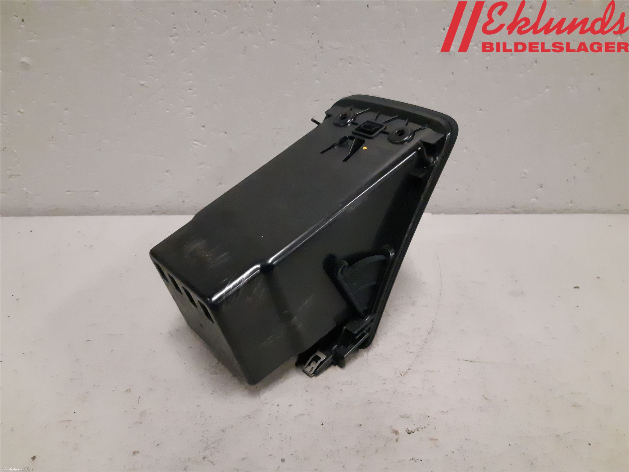 Volvo XC90/RECHARGE 16- Instrumentbräda Förvaringsfack