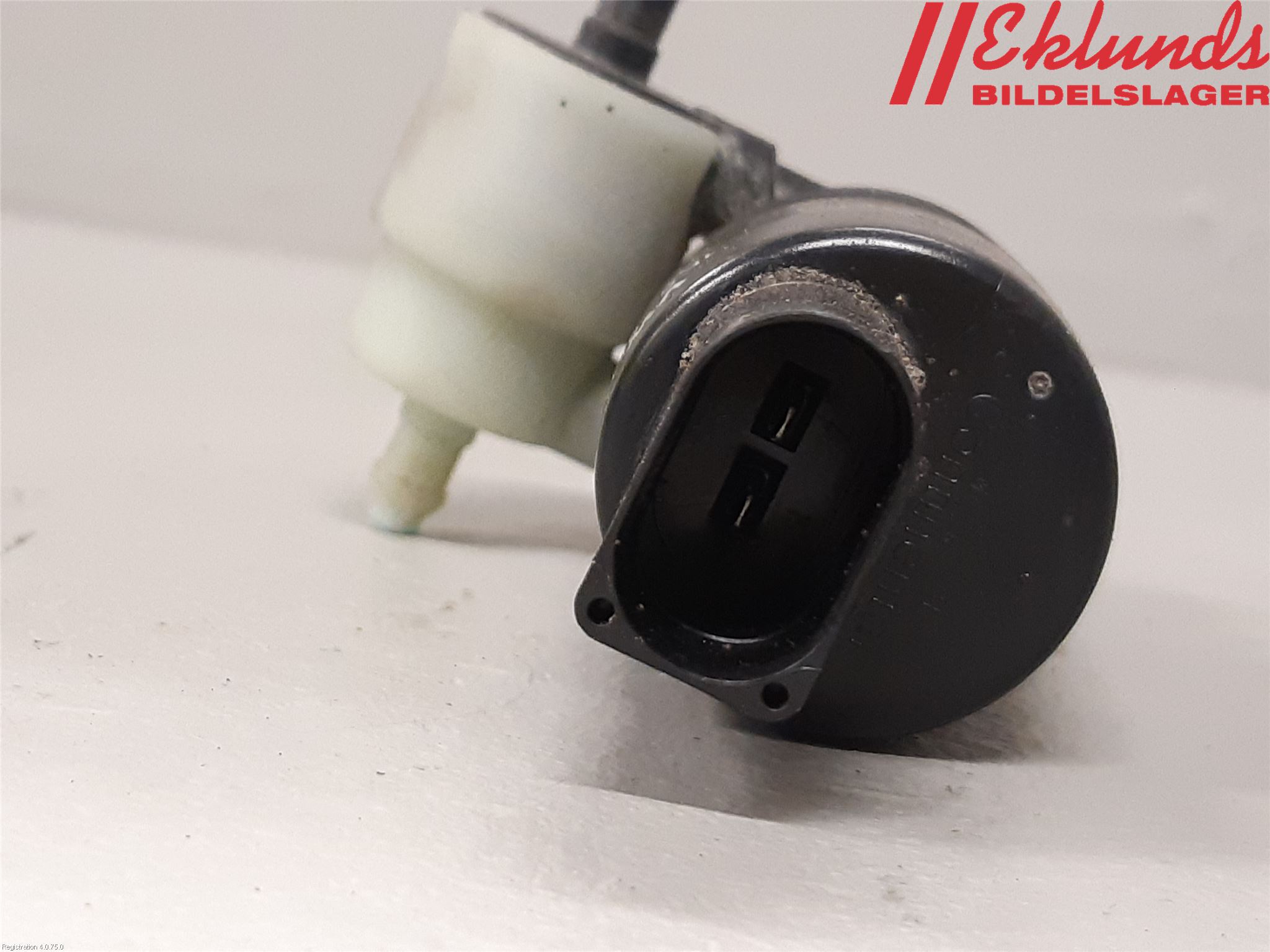 Volkswagen VW CADDY      04-10 Spolarpump Vindruta