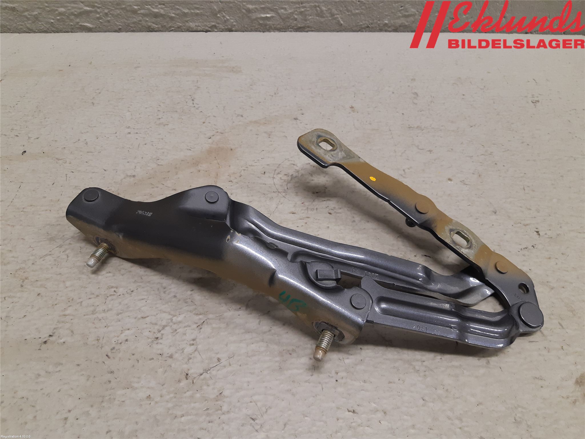 Tesla MODEL 3 17- Bakluckegångjärn Hö