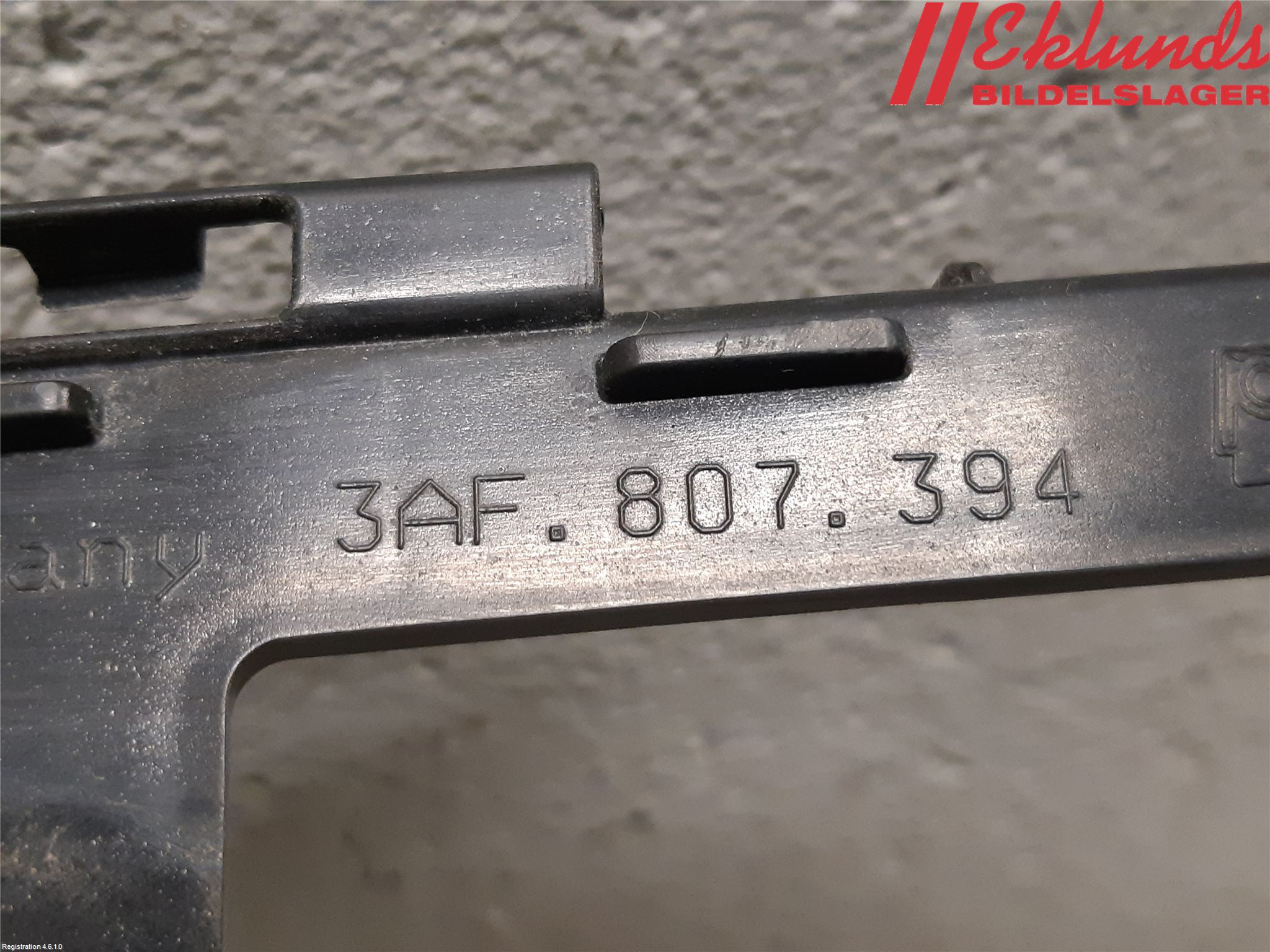Volkswagen VW PASSAT 11-14 Stötfångarfäste Bak Hö