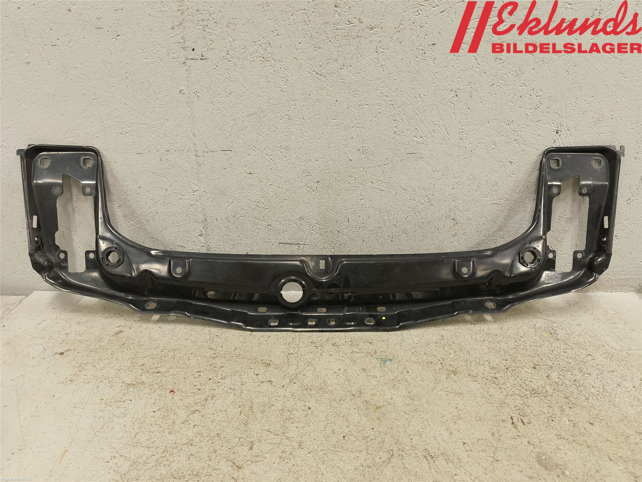 BMW 3 F30/F31/F80 12-19 Front Huvlåsplåt-Balk