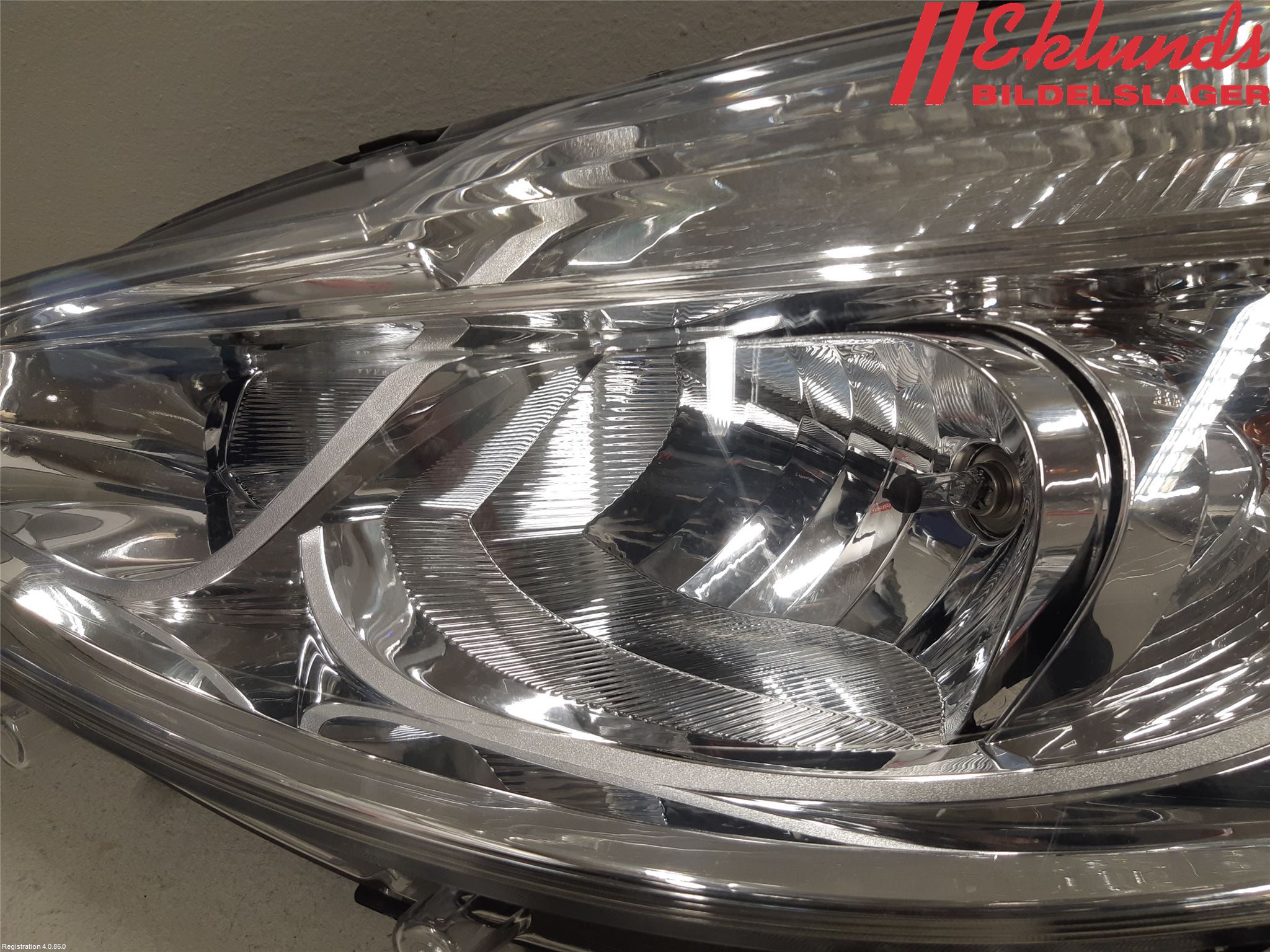 Peugeot 208 12-15 Strålkastare Vänster