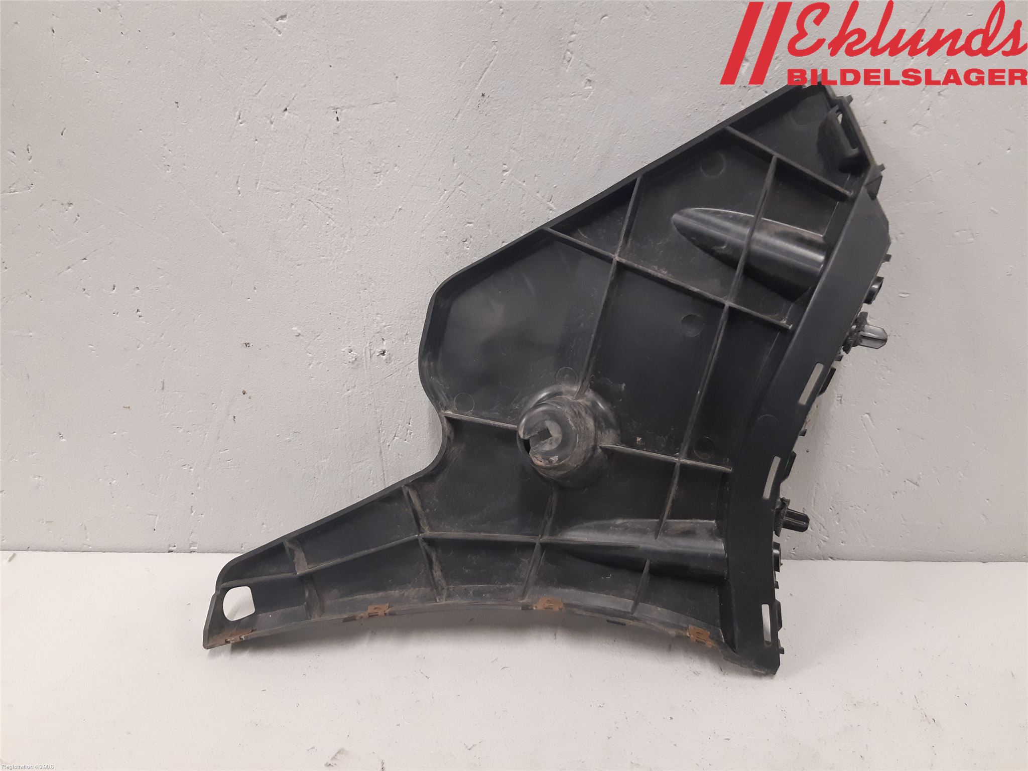 Volvo S60 11-13 Stötfångarfäste Bak Vä
