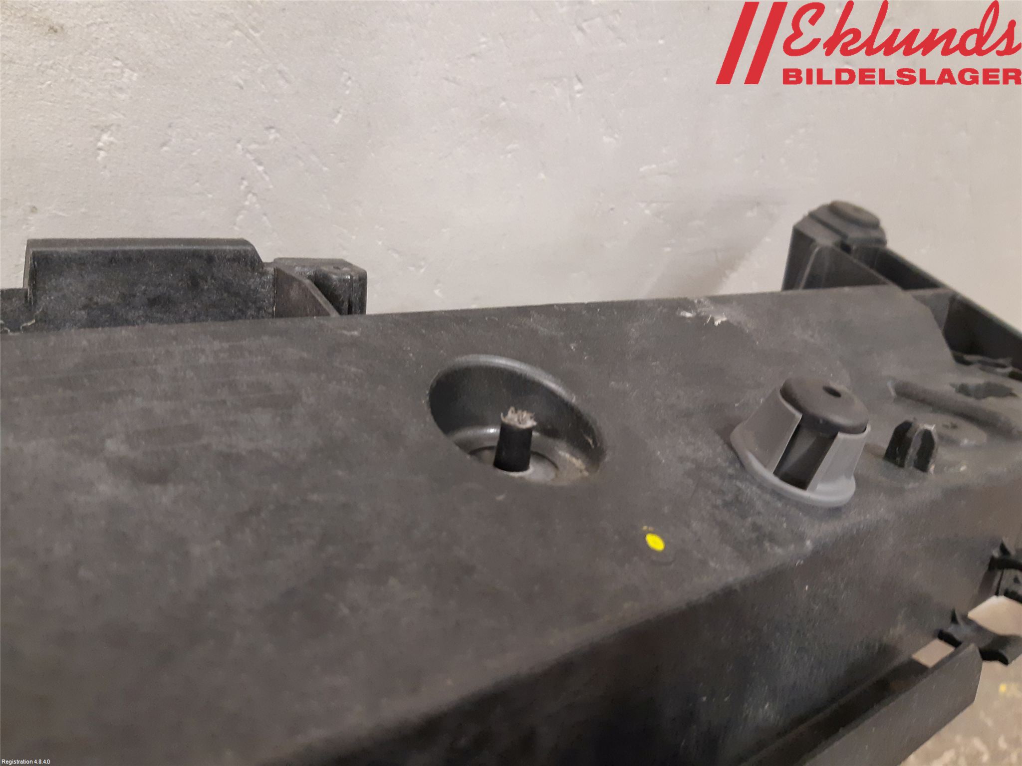 Renault CLIO IV 12-16 Front Huvlåsplåt-Balk