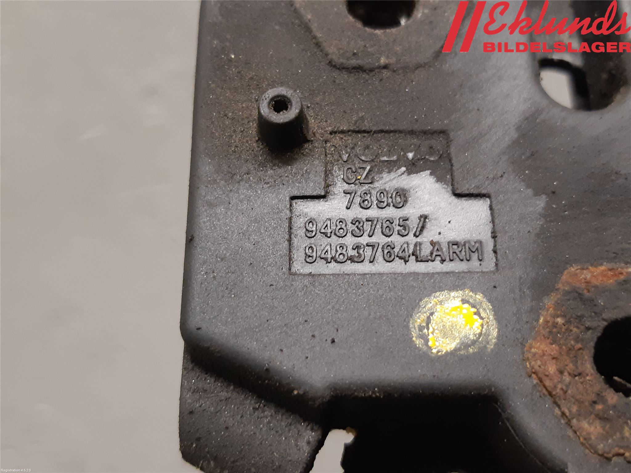 Volvo V70 05-08 Huvlås