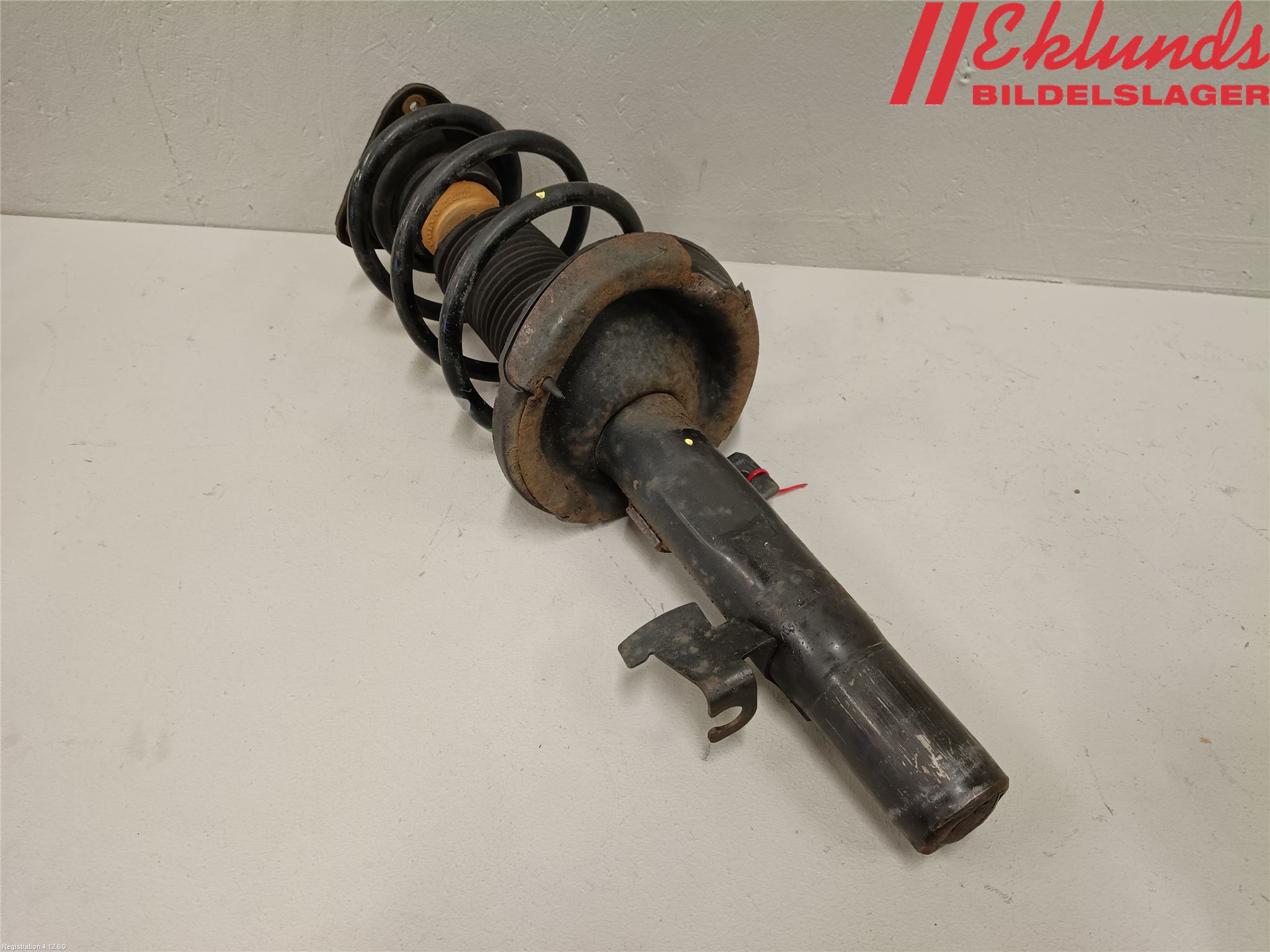 Volvo V40 12-19 Fjäderben Fram Vänster