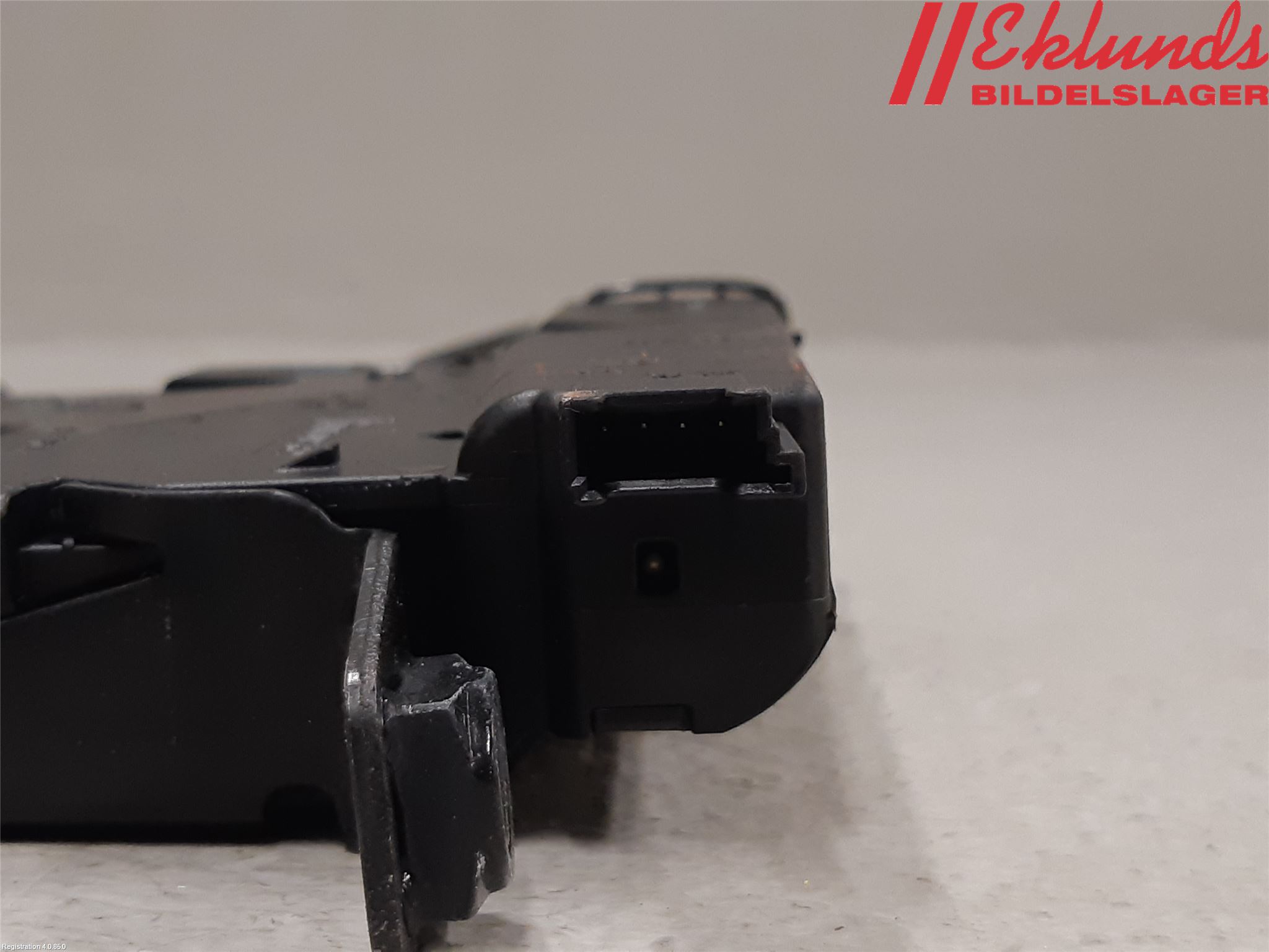 BMW X1 E84 10-15 Låskista Baklucka