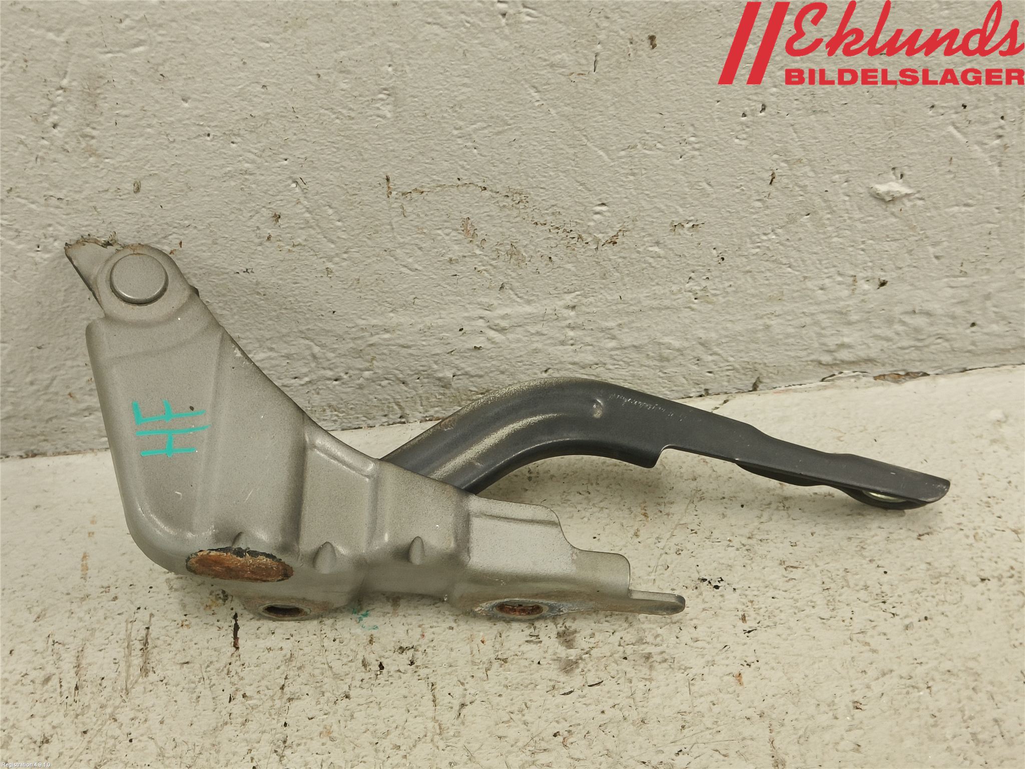 Kia CEED 12-18 Huvgångjärn