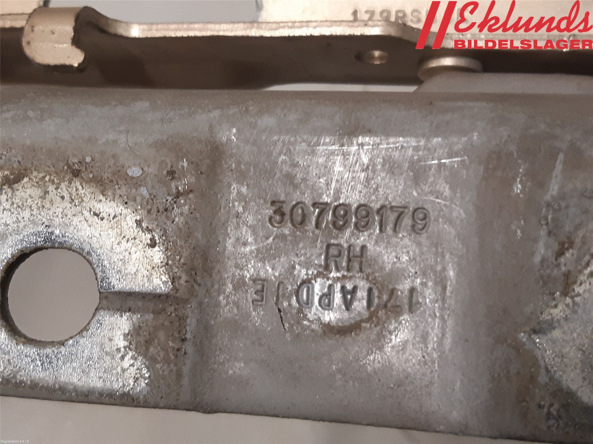 Volvo V60 11-13 Huvgångjärn