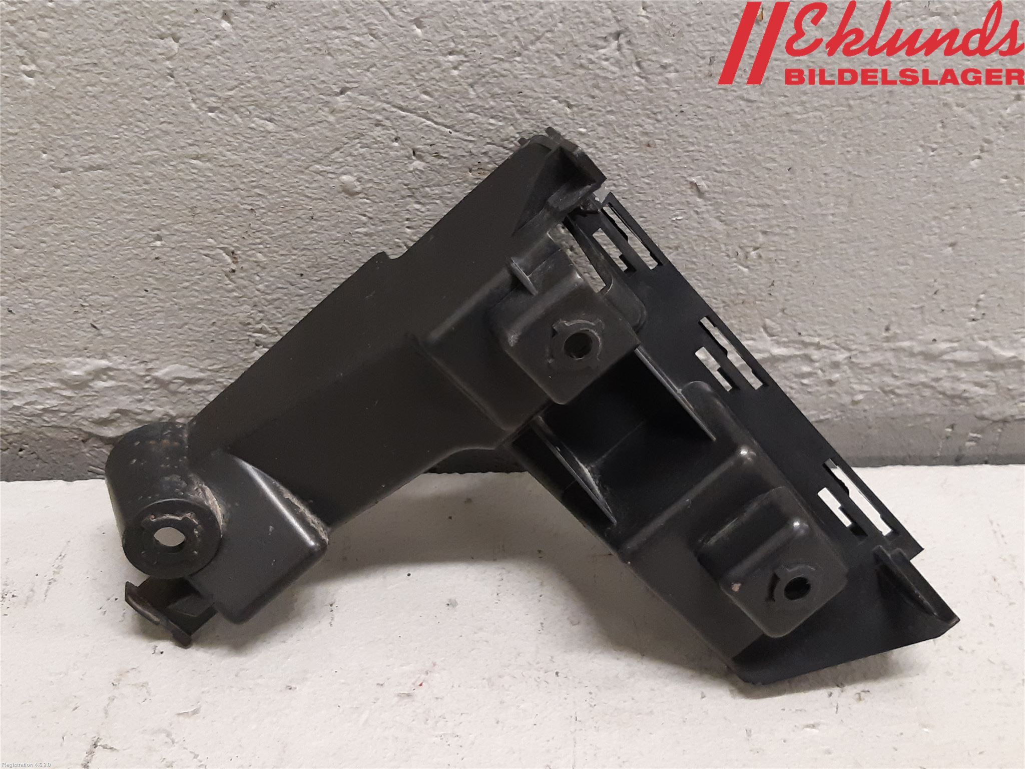 Volvo V70 08-13 Stötfångarfäste Bak Vä