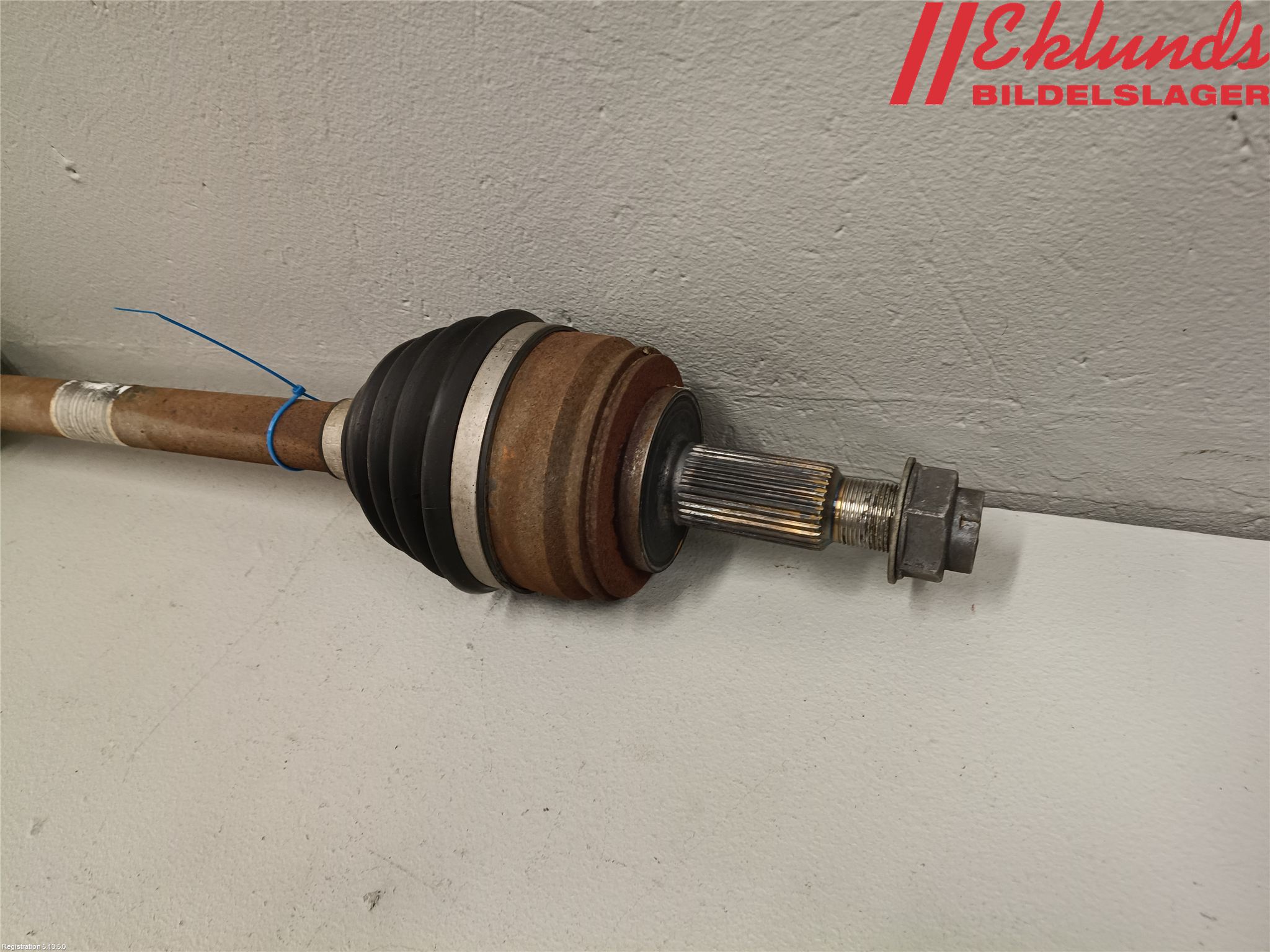 Nissan NV400 12-24 Drivaxel Fram Höger